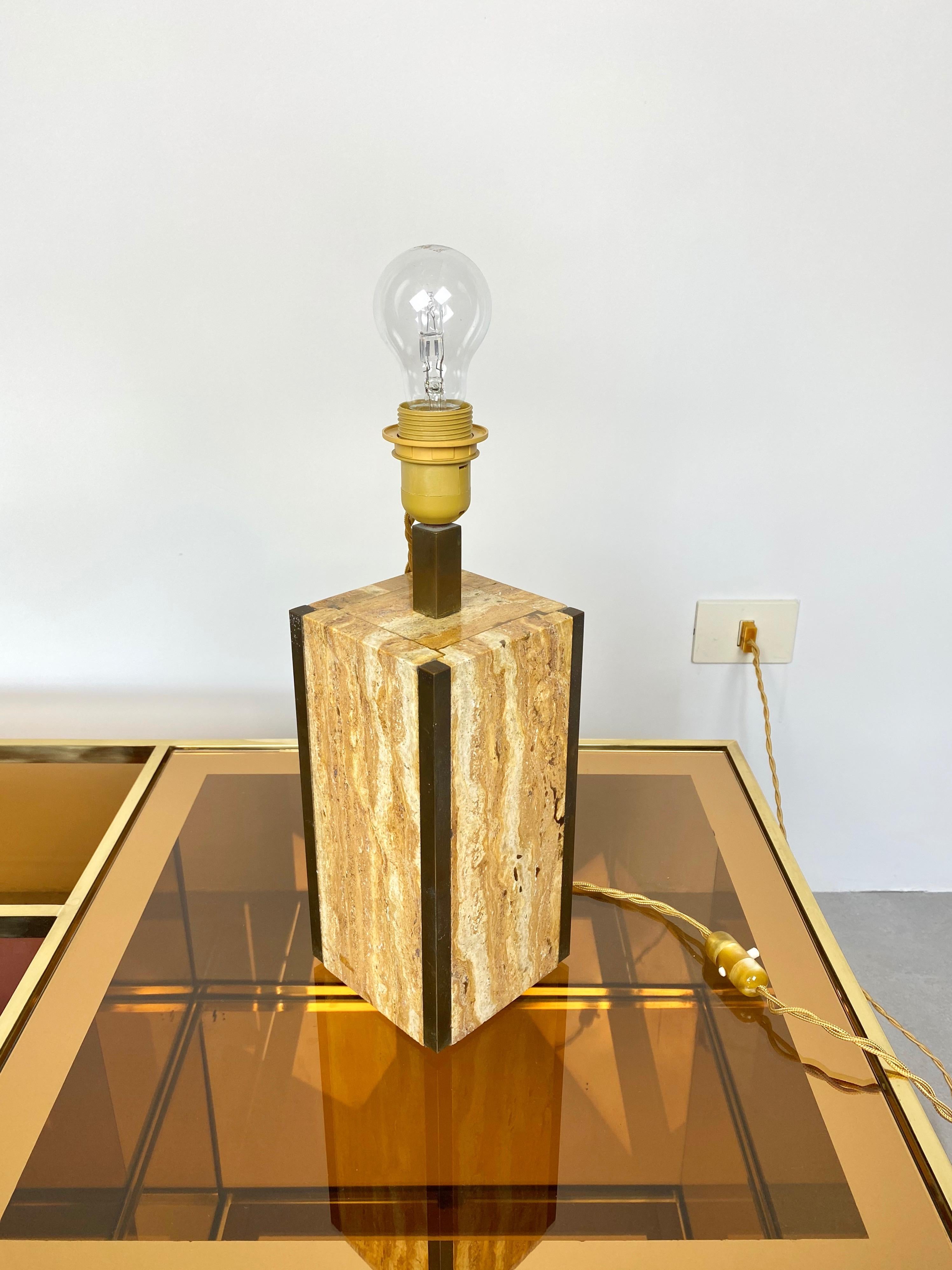 Travertine Walnut and Brass Table Lamp, Italy, 1970s In Good Condition For Sale In Rome, IT
