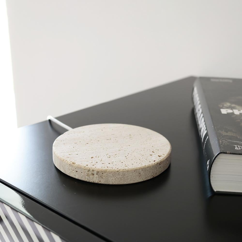 Base Travertino, piccola, caricatore wireless da 15W in vendita 3