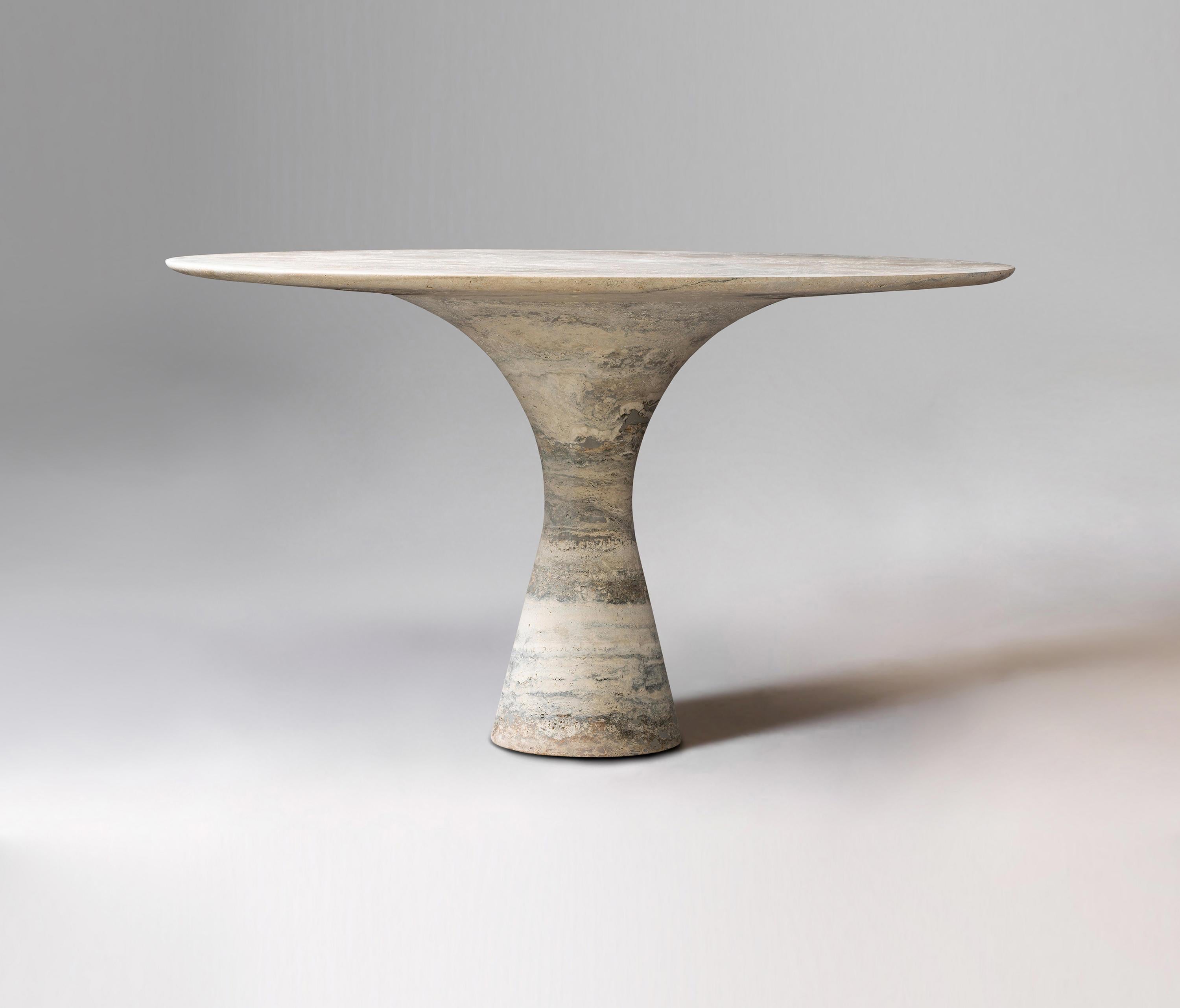 Table de salle à manger contemporaine en marbre Travertino Silver Refined 130/75
Dimensions : 130 x 75 cm : 130 x 75 cm
MATERIAL : Argent Travertino 

Angelo est l'essence même d'une table ronde en pierre naturelle, une forme sculpturale dans un