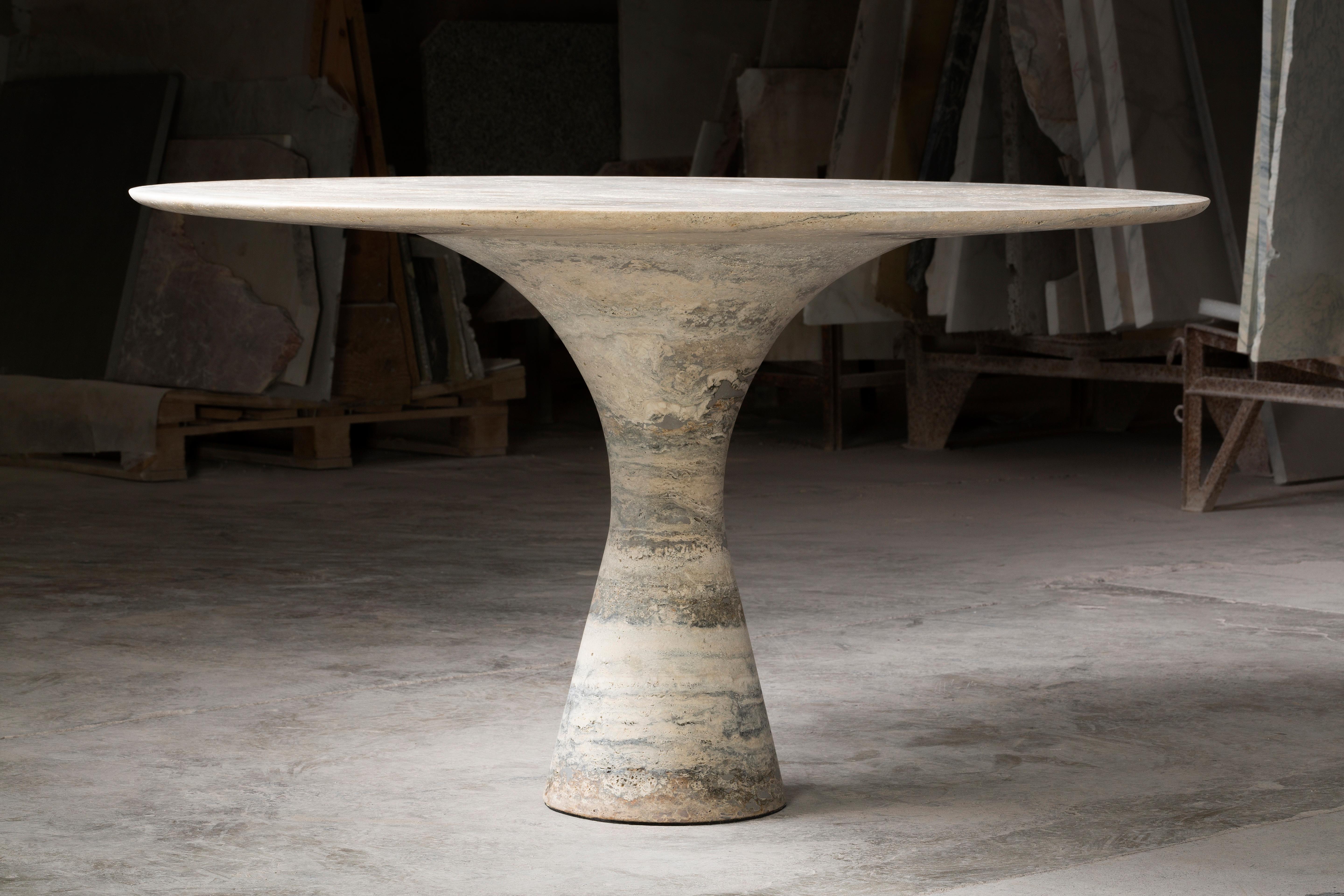 Postmoderne Table de salle à manger contemporaine en marbre travertin argenté et raffiné  250/75 en vente