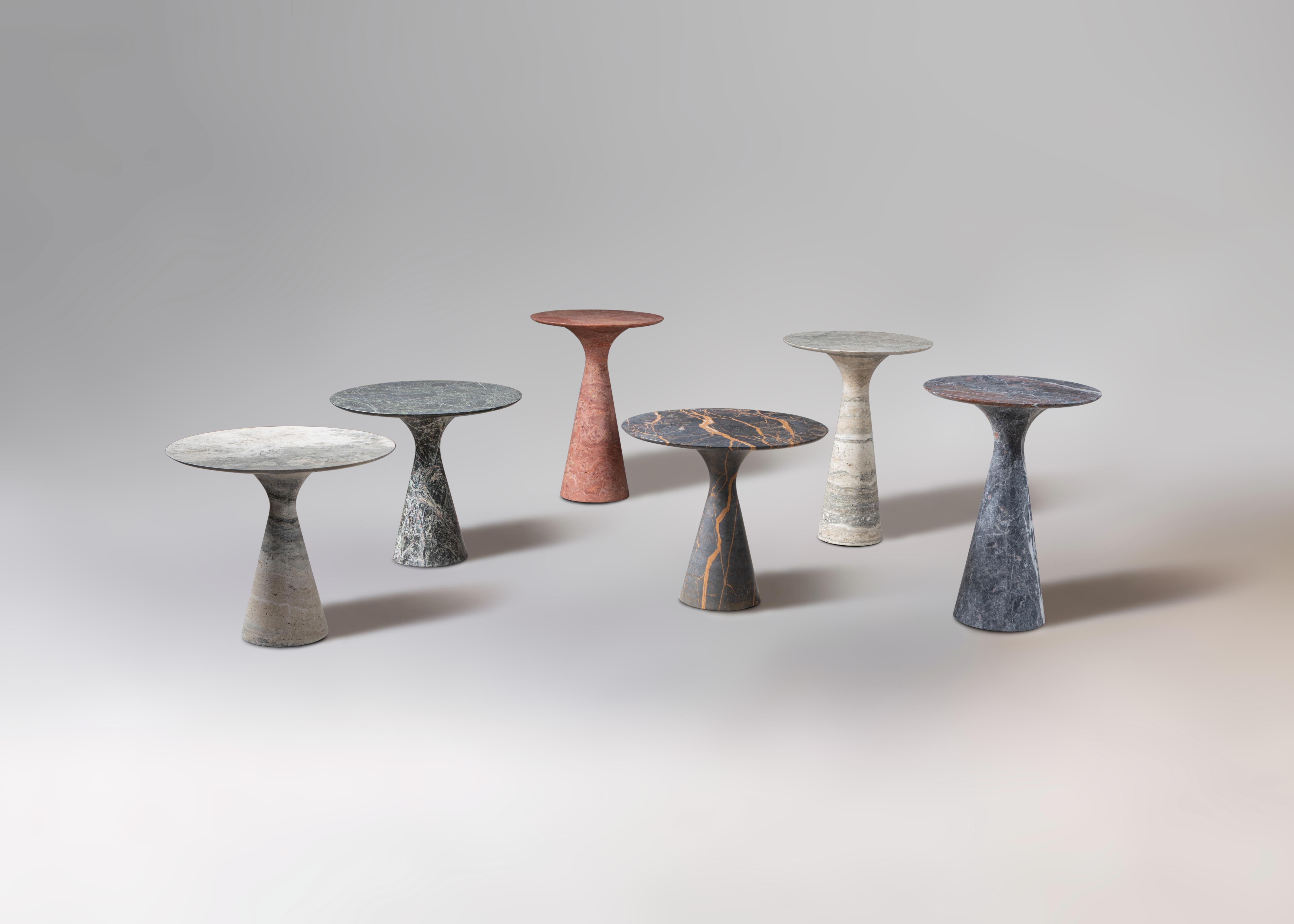 italien Table d'appoint en marbre travertin argenté raffiné contemporain 62/45 en vente
