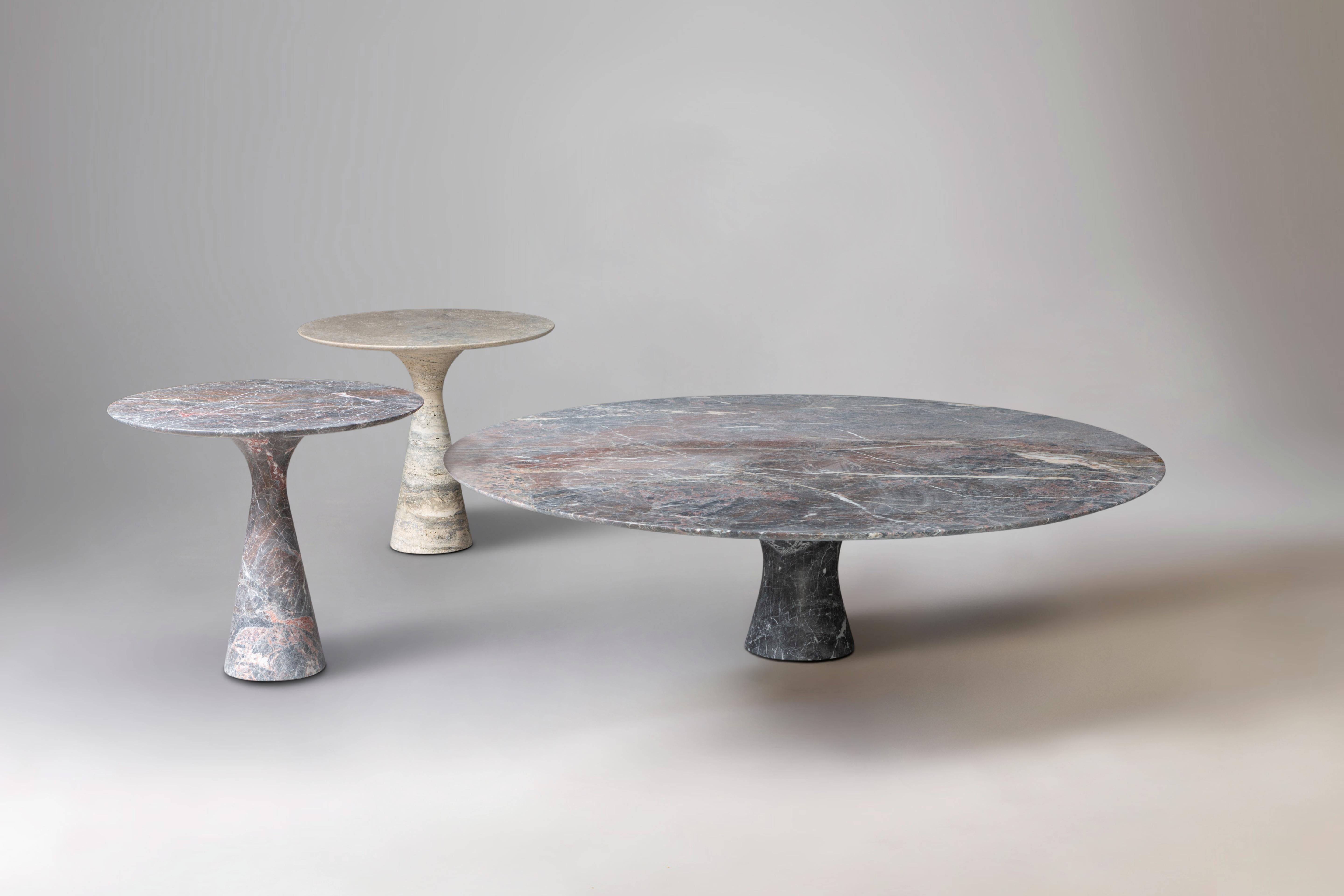 Marbre Table d'appoint en marbre travertin argenté raffiné contemporain 62/45 en vente