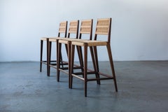 Taburete Travis con respaldo y asiento altos tejidos con cuerda danesa