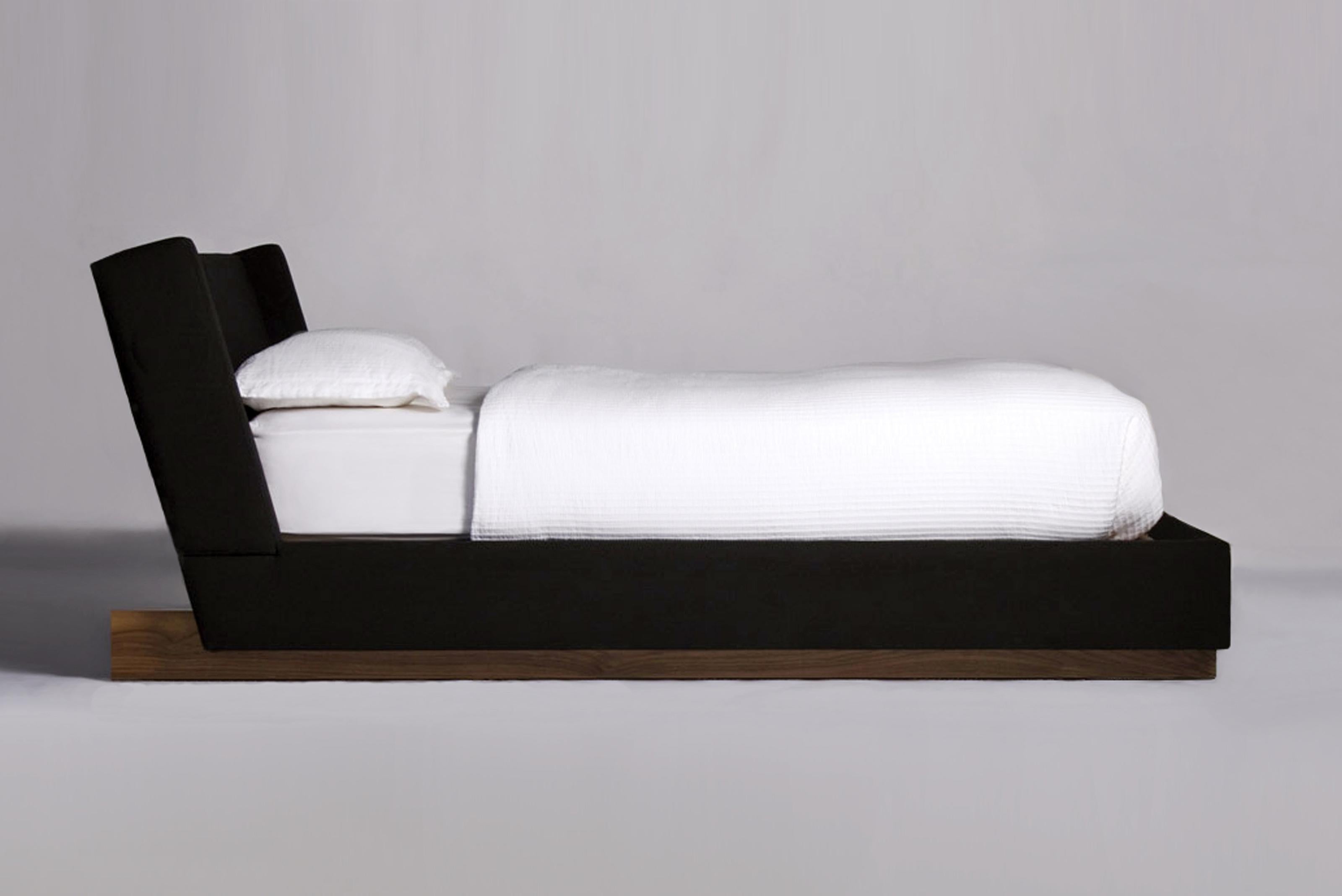 Trax Cali King Bed by Phase Design In New Condition For Sale In Geneve, CH