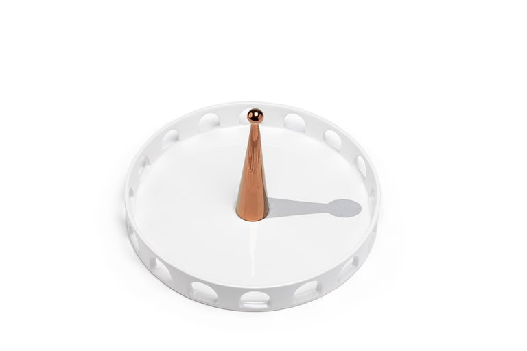 Modern 06:45 _ White Ceramic and Copper Details Handcrafted Round Tray For Sale