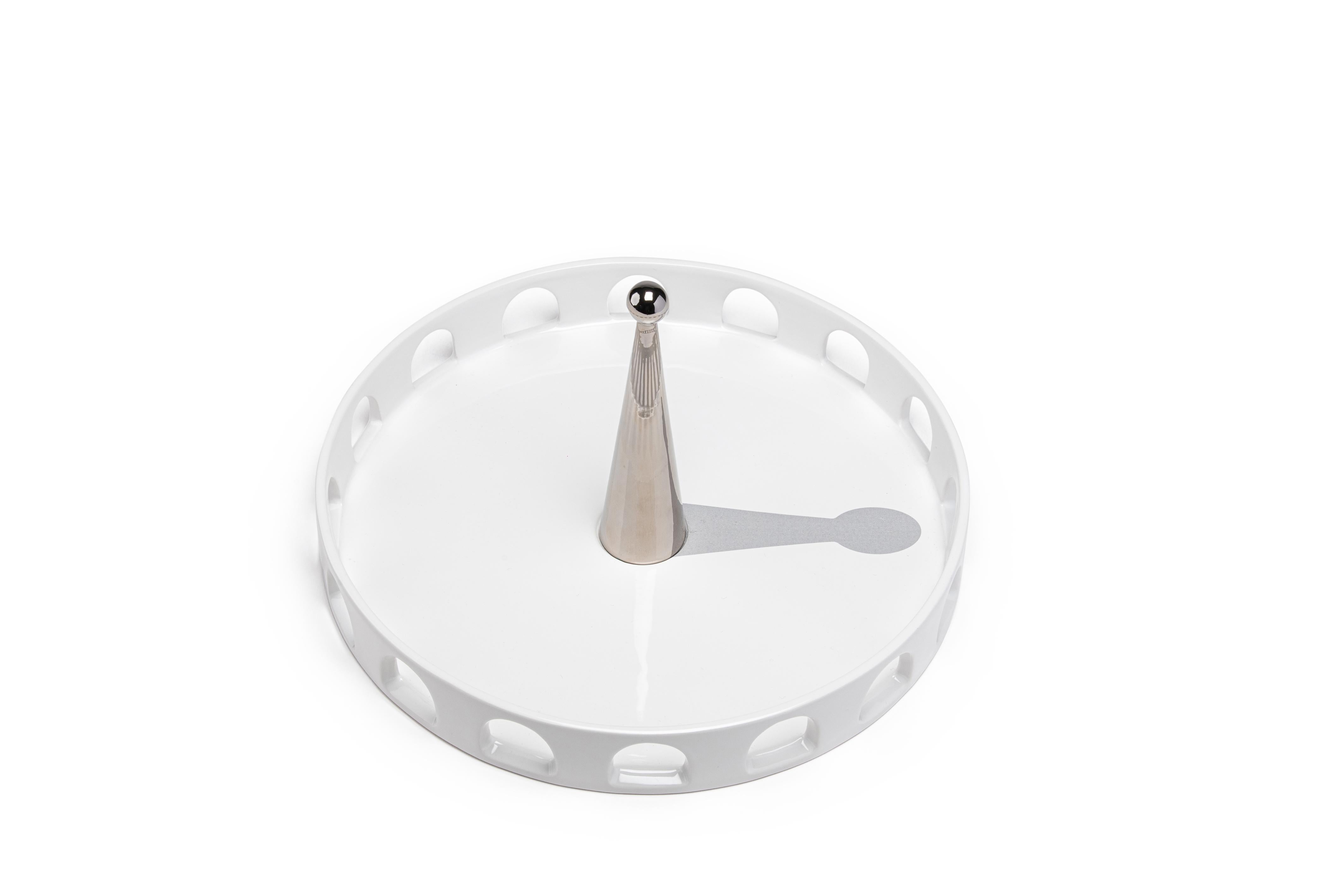 Modern 06:45 _ White Ceramic and Platinum Details Handcrafted Round Tray For Sale