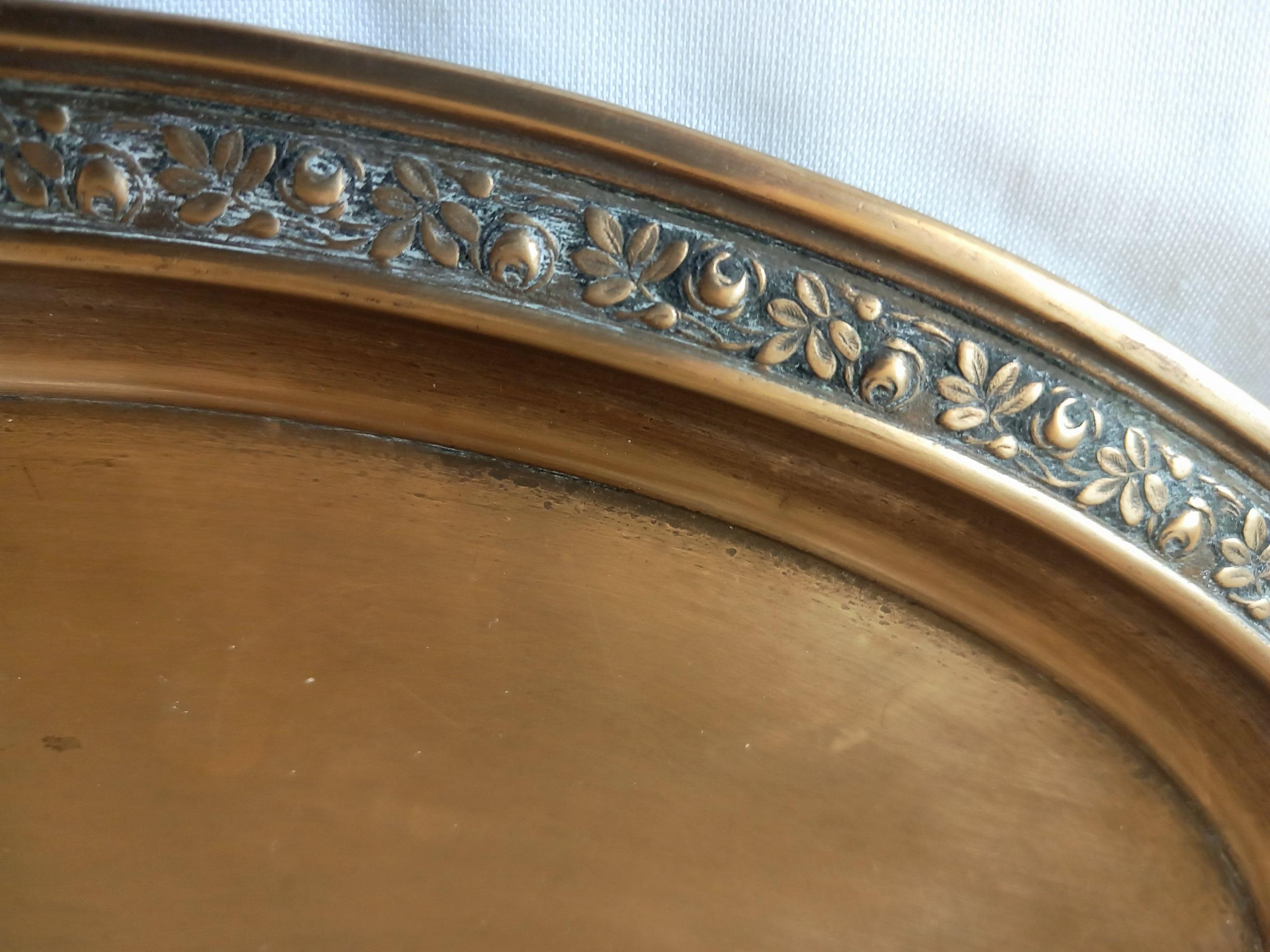 20th Century Tray Bronze Oval-Shaped Victorian with Decorated Lateral Festoon For Sale