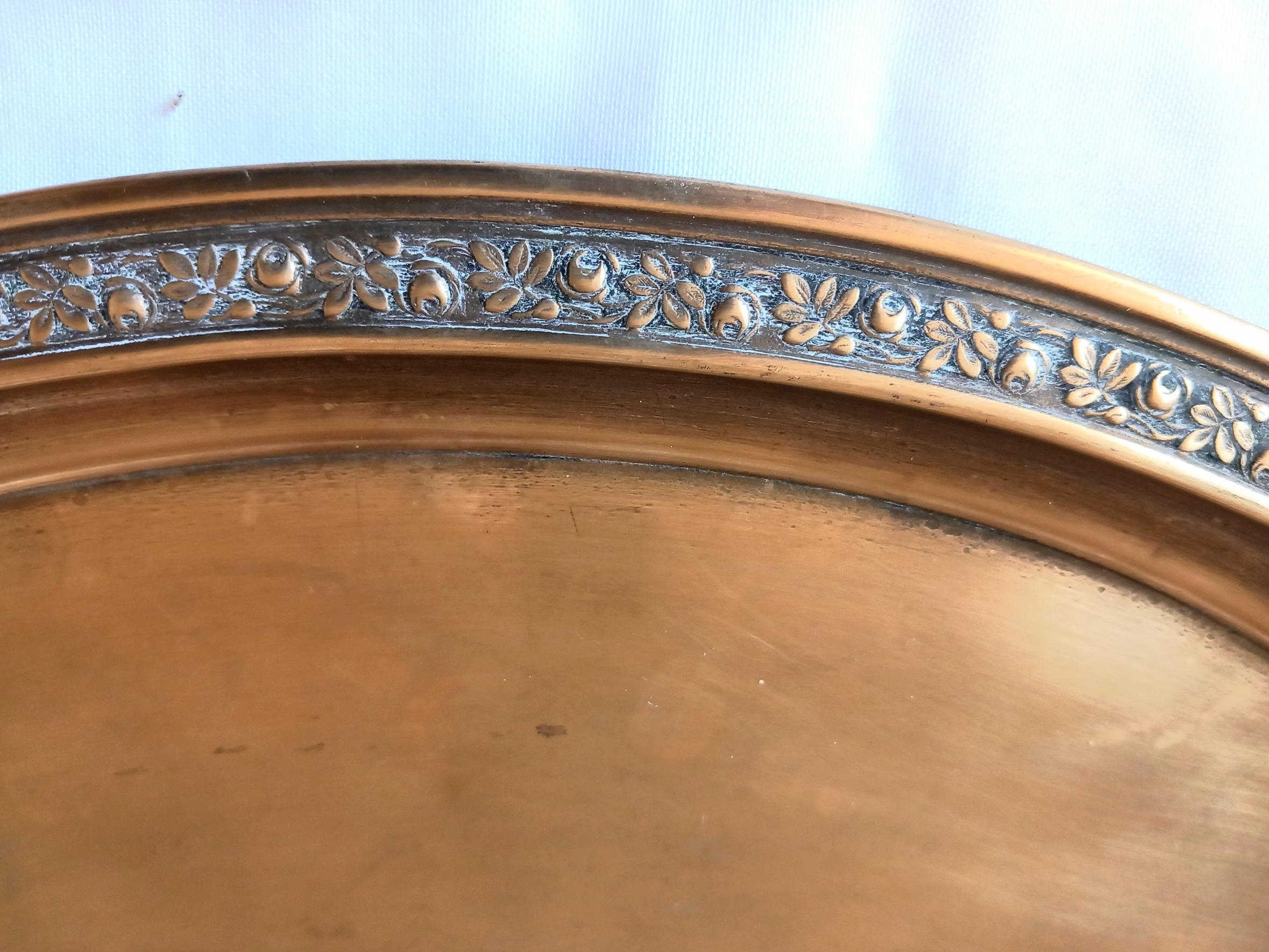 Brass Tray Bronze Oval-Shaped Victorian with Decorated Lateral Festoon For Sale