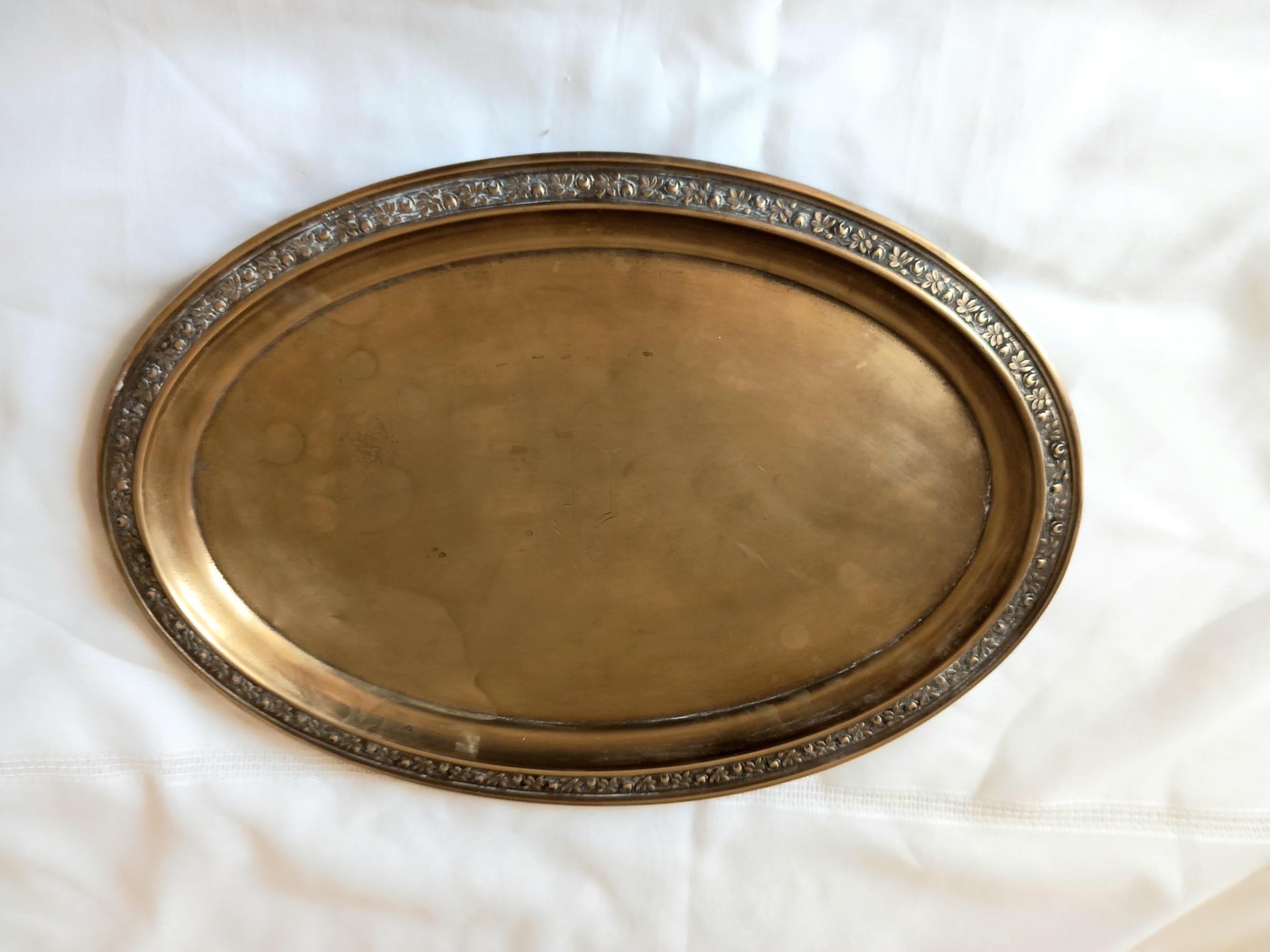 Tray Bronze Oval-Shaped Victorian with Decorated Lateral Festoon For Sale 2