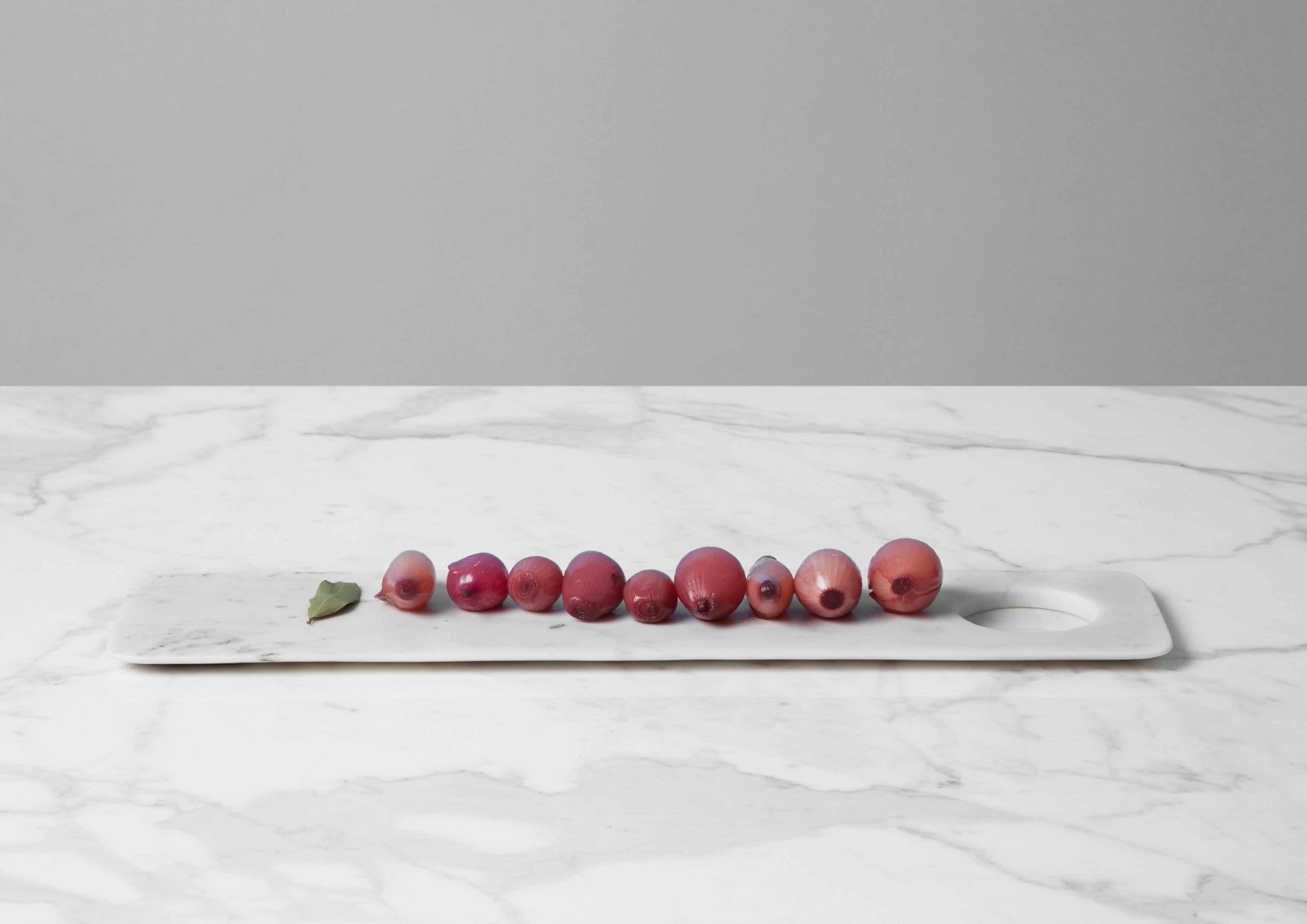 New Modern Tray/Chopping Board in White Carrara Marble, creator Studioformart In New Condition For Sale In Milan, IT