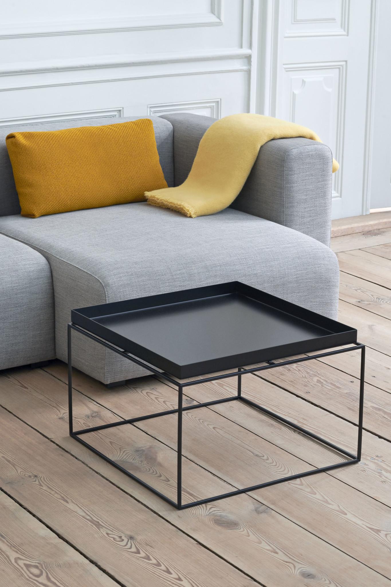 The metal tray table is a multi-functional piece of furniture that can easily be adapted to fit your needs.
When the tray top is in place, it can be used as a bedside table or coffee table, and when the tray top is removed, it becomes a regular