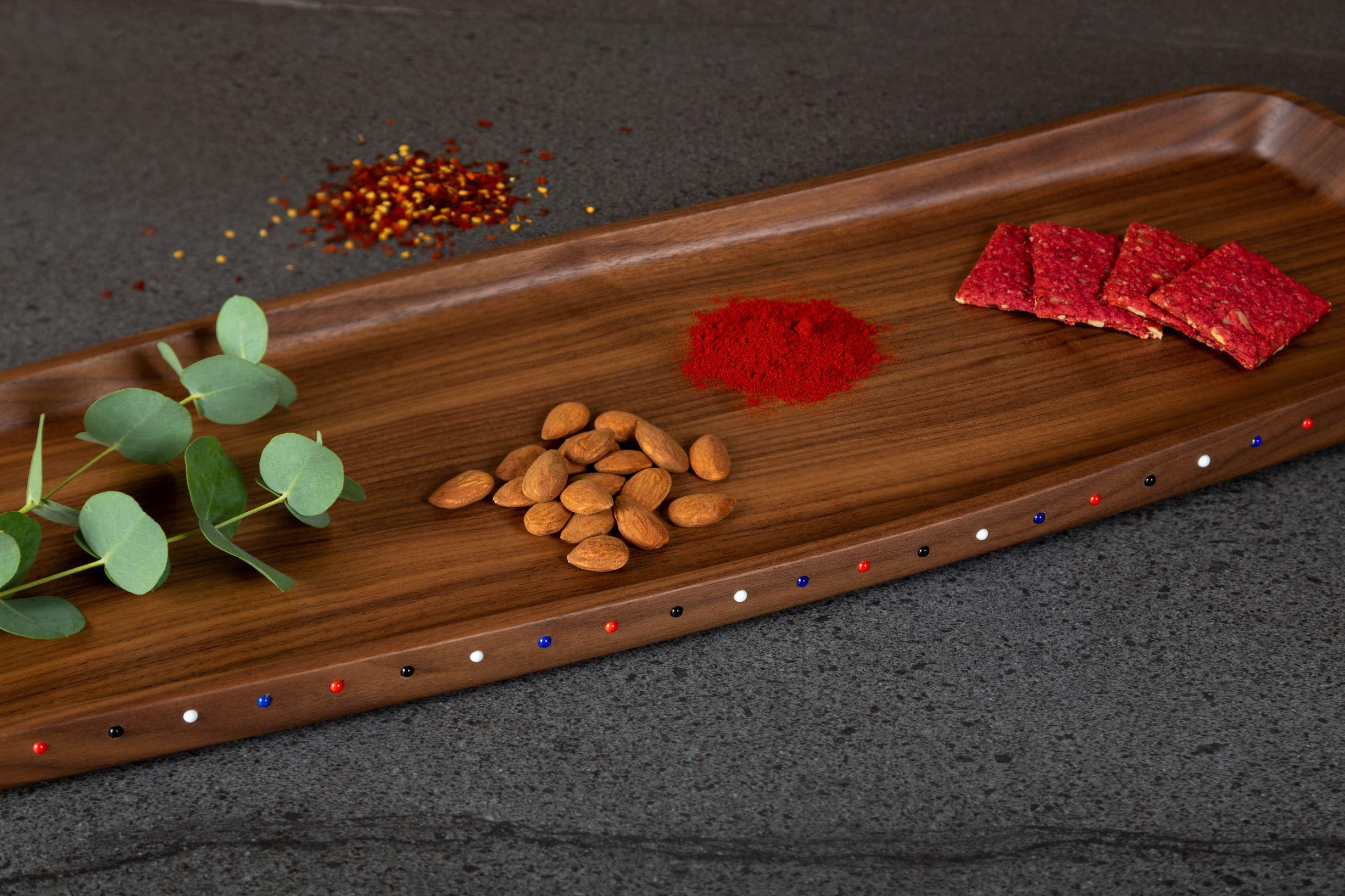 Serviertablett aus Holz mit dekorativem Nussbaumholz aus der SoShiro Pok-Kollektion (Internationaler Stil) im Angebot