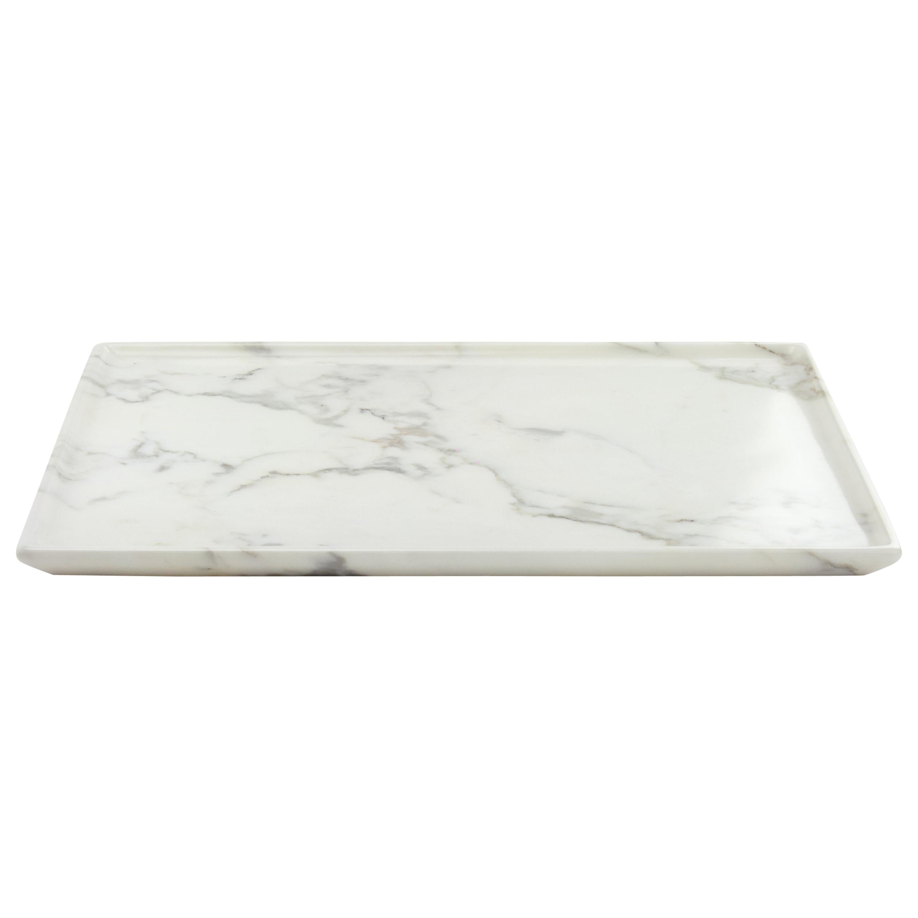 Plateau rectangulaire sculpté à la main dans un bloc de marbre blanc, fabriqué en Italie en vente