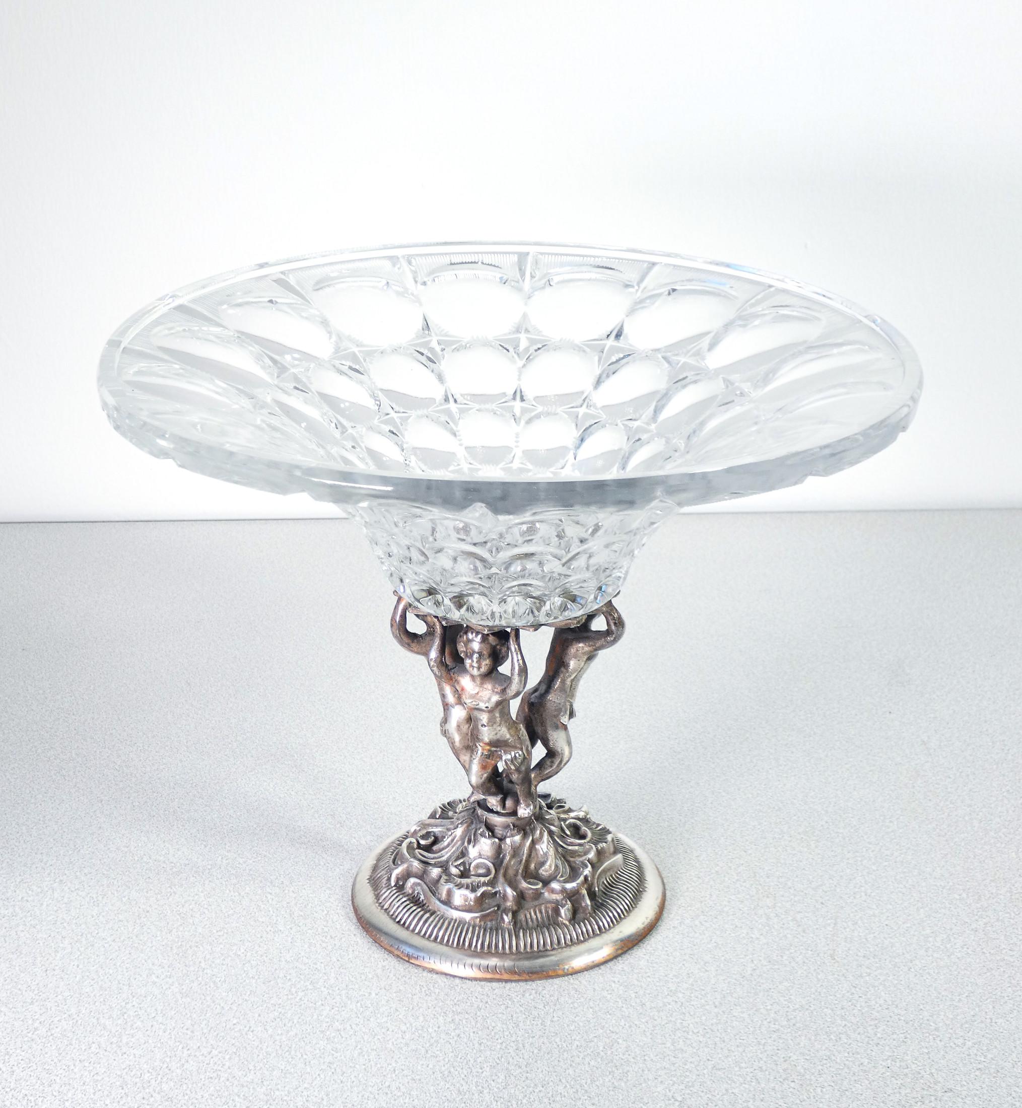Tray in cut crystal,
base with sculptures
of putti in sheffield.

Period
Early twentieth century
Materials
Cut crystal, sheffield
Dimensions
Ø 31 cm
H 24 cm
Conditions
The piece is in very good condition, as can be seen from the attached
