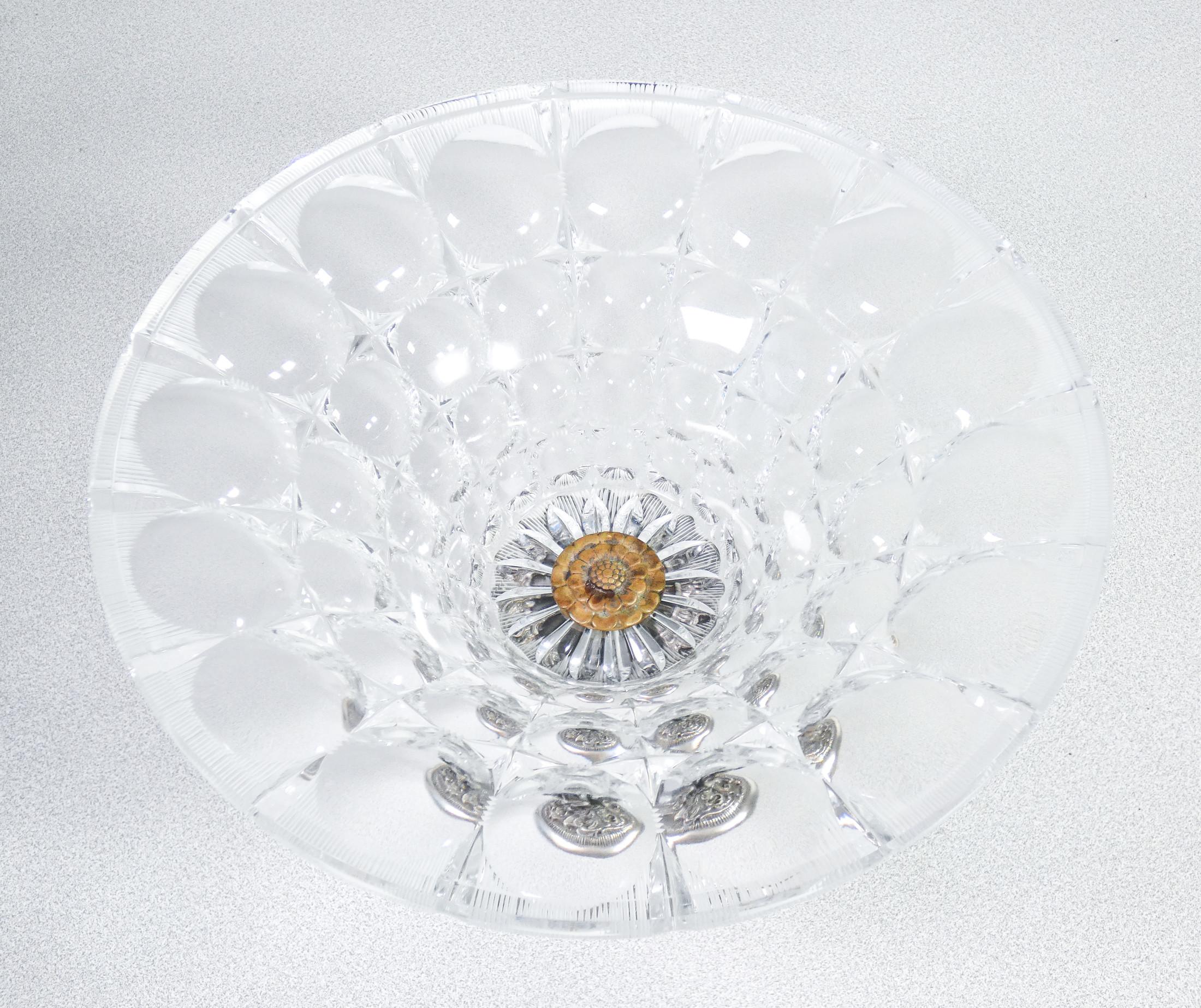 Tray in Cut Crystal Base with Sculptures of Putti in Sheffield, Early 20th C. In Good Condition For Sale In Torino, IT