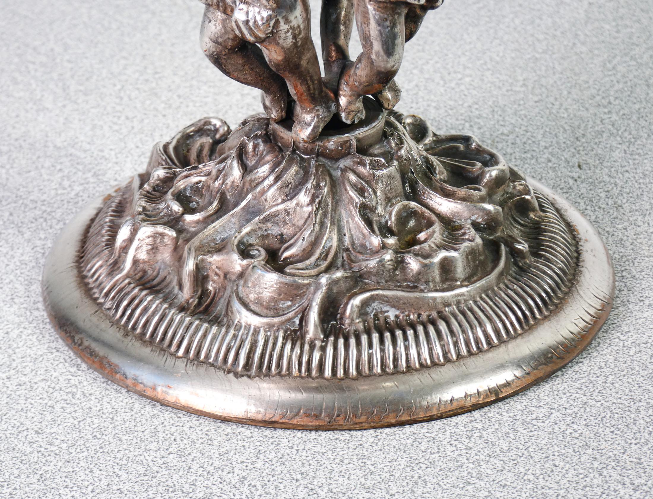 Tray in Cut Crystal Base with Sculptures of Putti in Sheffield, Early 20th C. For Sale 1