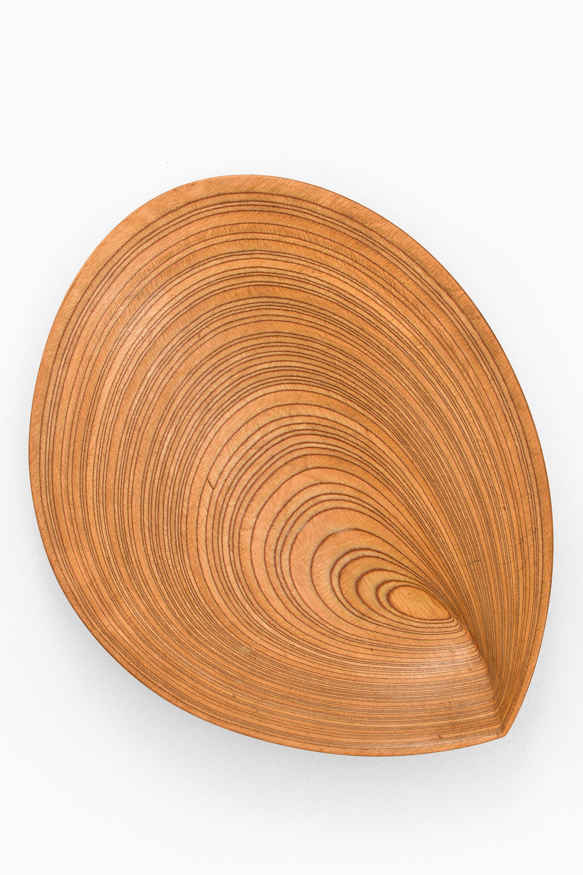 Tray in Laminated Birch by Tapio Wirkkala, 1950's

Additional Information:
Material: Laminated birch
Style: Mid century, Scandinavian
Produced by Soinne et Kni in Finland
Dimensions (W x D x H): 29 x 22.5 x 4.5 cm