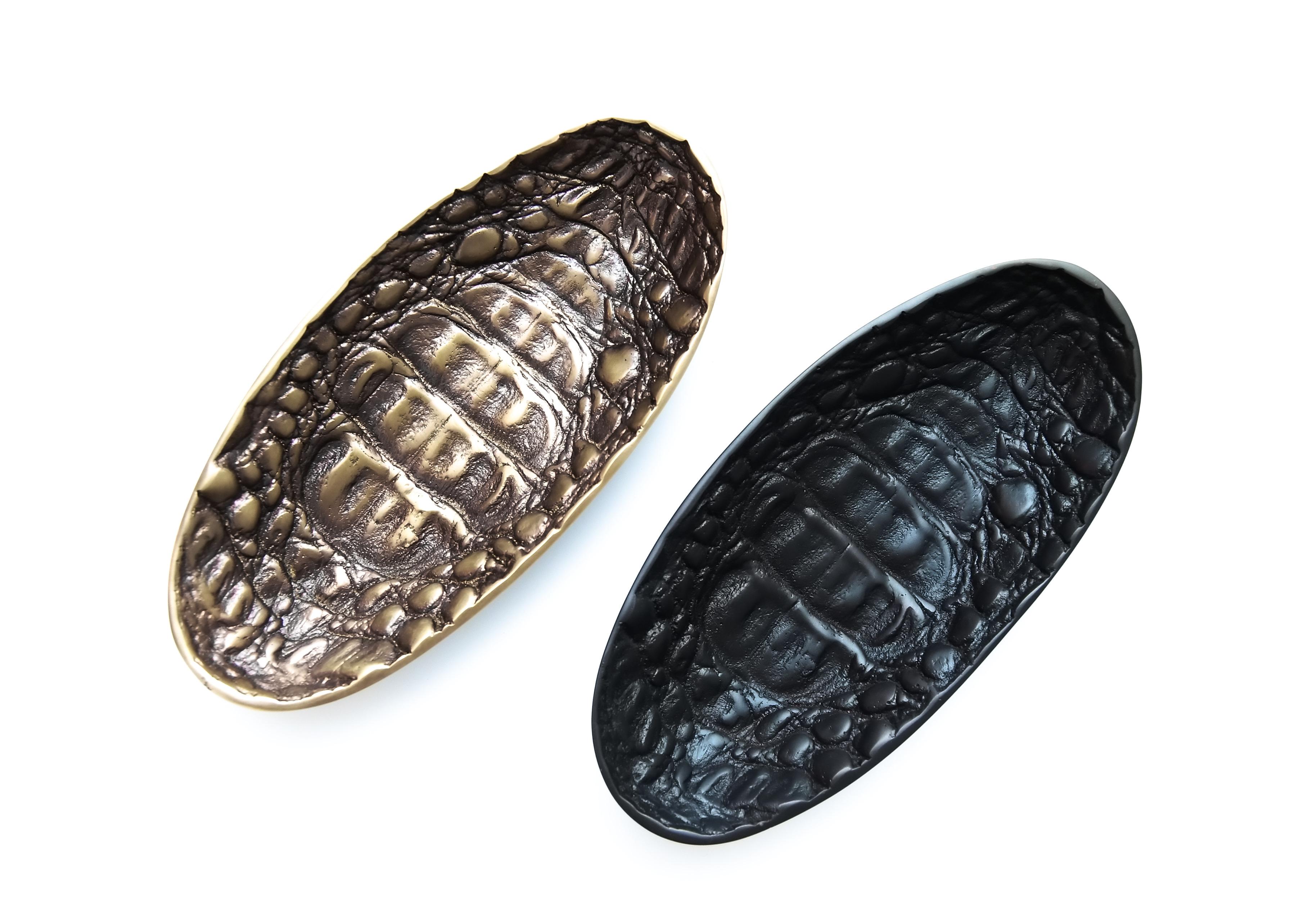 Tablett aus polierter Bronze von FAKASAKA Design (21. Jahrhundert und zeitgenössisch) im Angebot