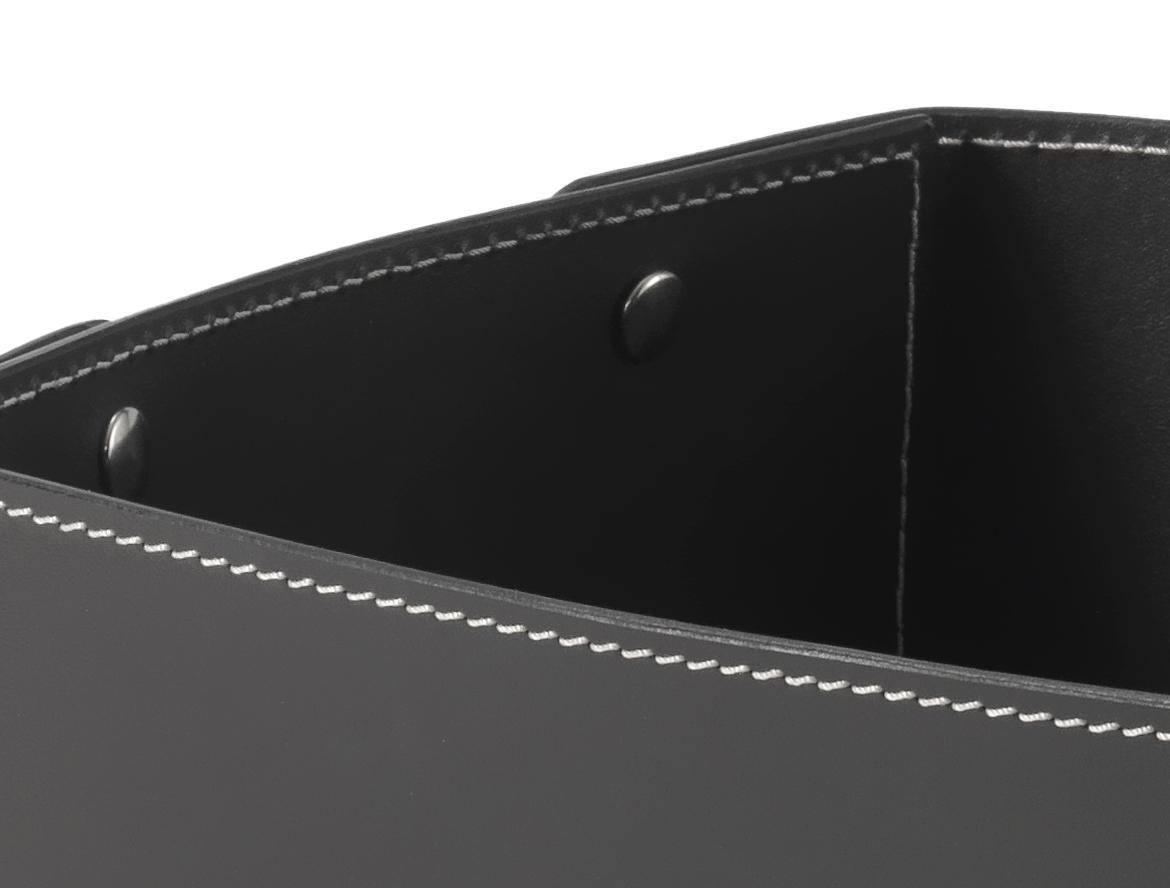 Italian Tray scatolo in cuoio con bottoni a pressione, ottimo separatore negli armadi in vendita