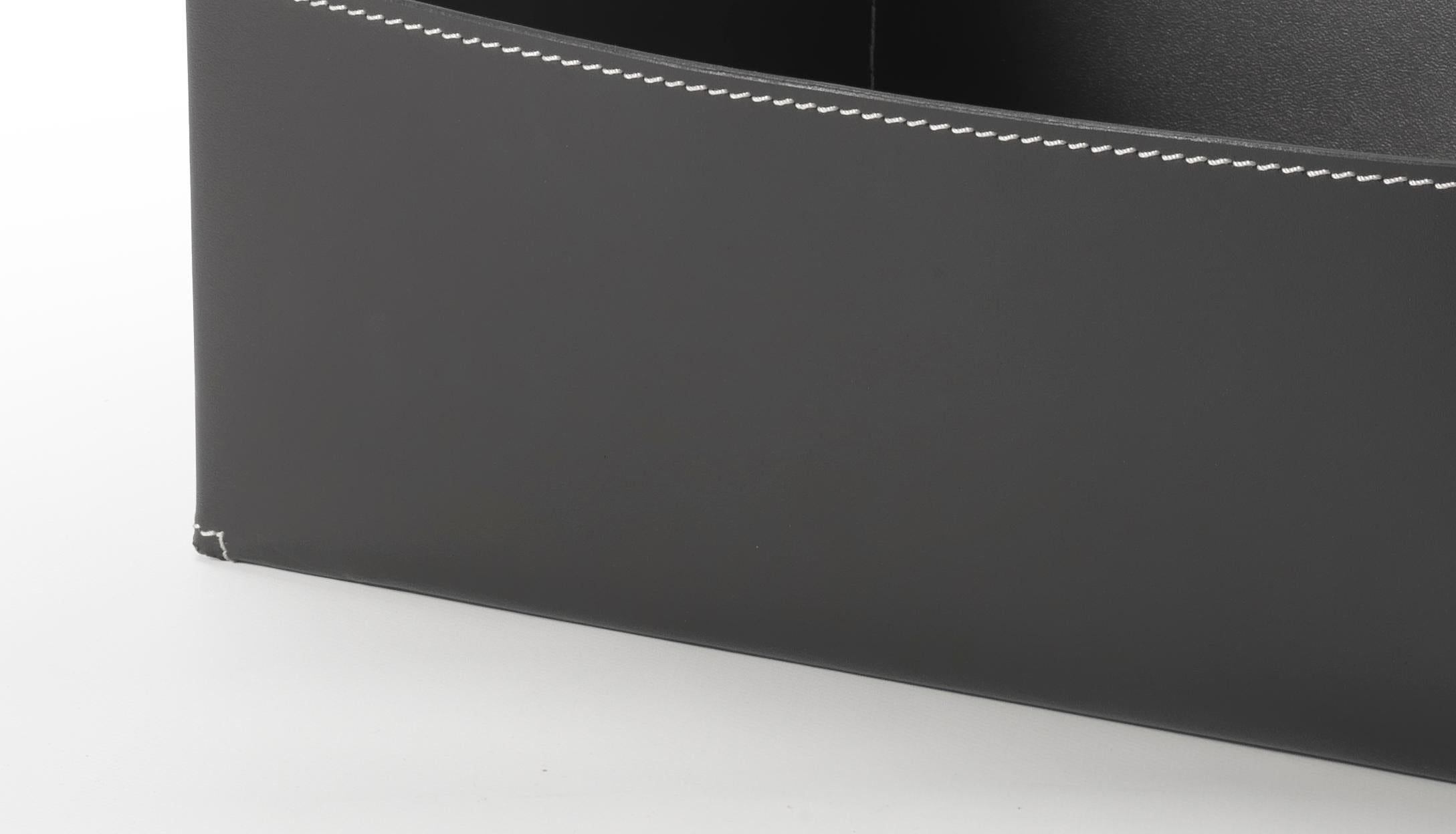 Fatto a mano Tray scatolo in cuoio con bottoni a pressione, ottimo separatore negli armadi in vendita