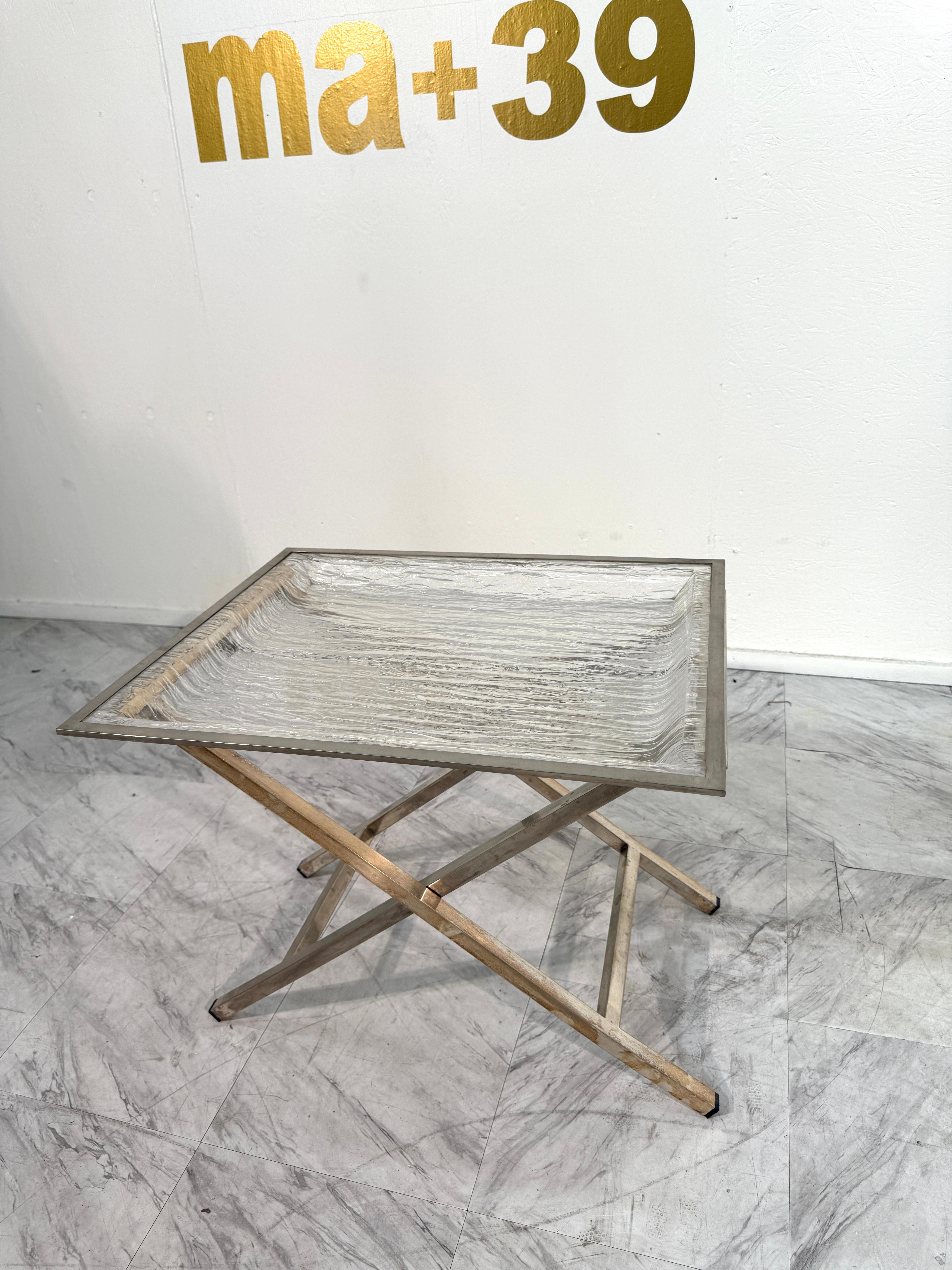 Milieu du XXe siècle Table à plateau avec plateau en lucite texturé, Italie, années 1960 en vente