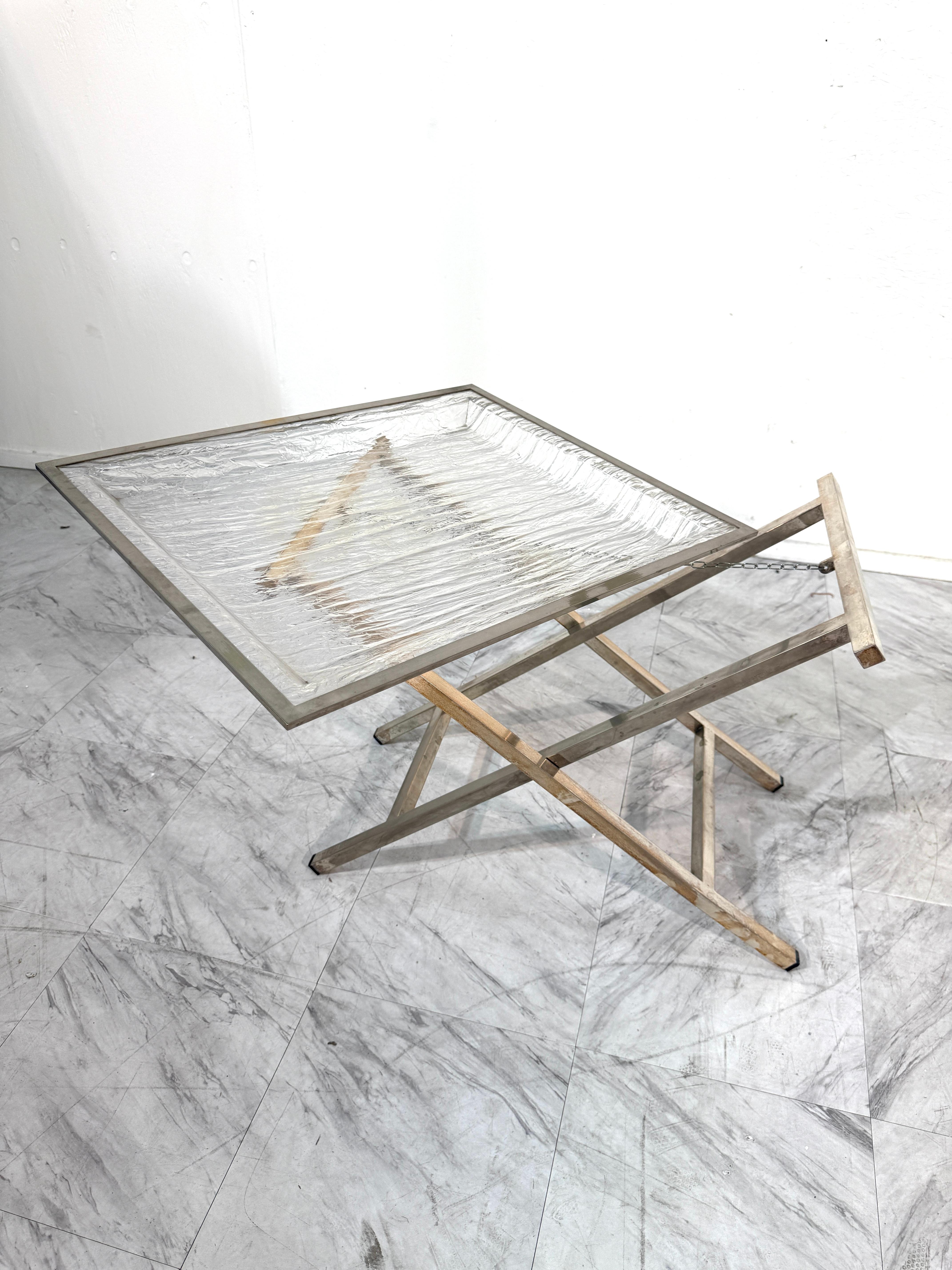 Chrome Table à plateau avec plateau en lucite texturé, Italie, années 1960 en vente