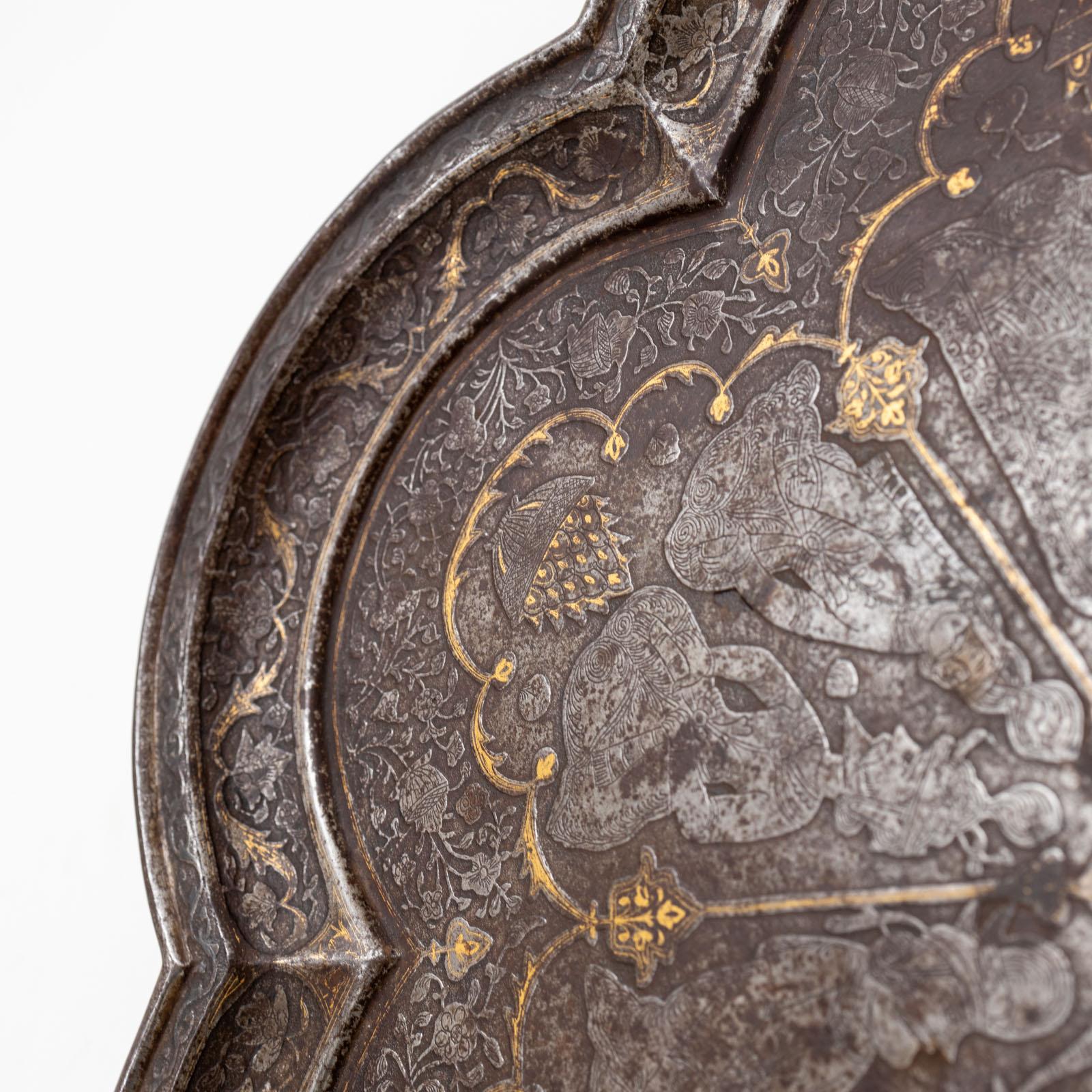 Tablett mit Goldintarsien, Persische Qajar-Periode, 19. Jahrhundert (Asiatisch) im Angebot