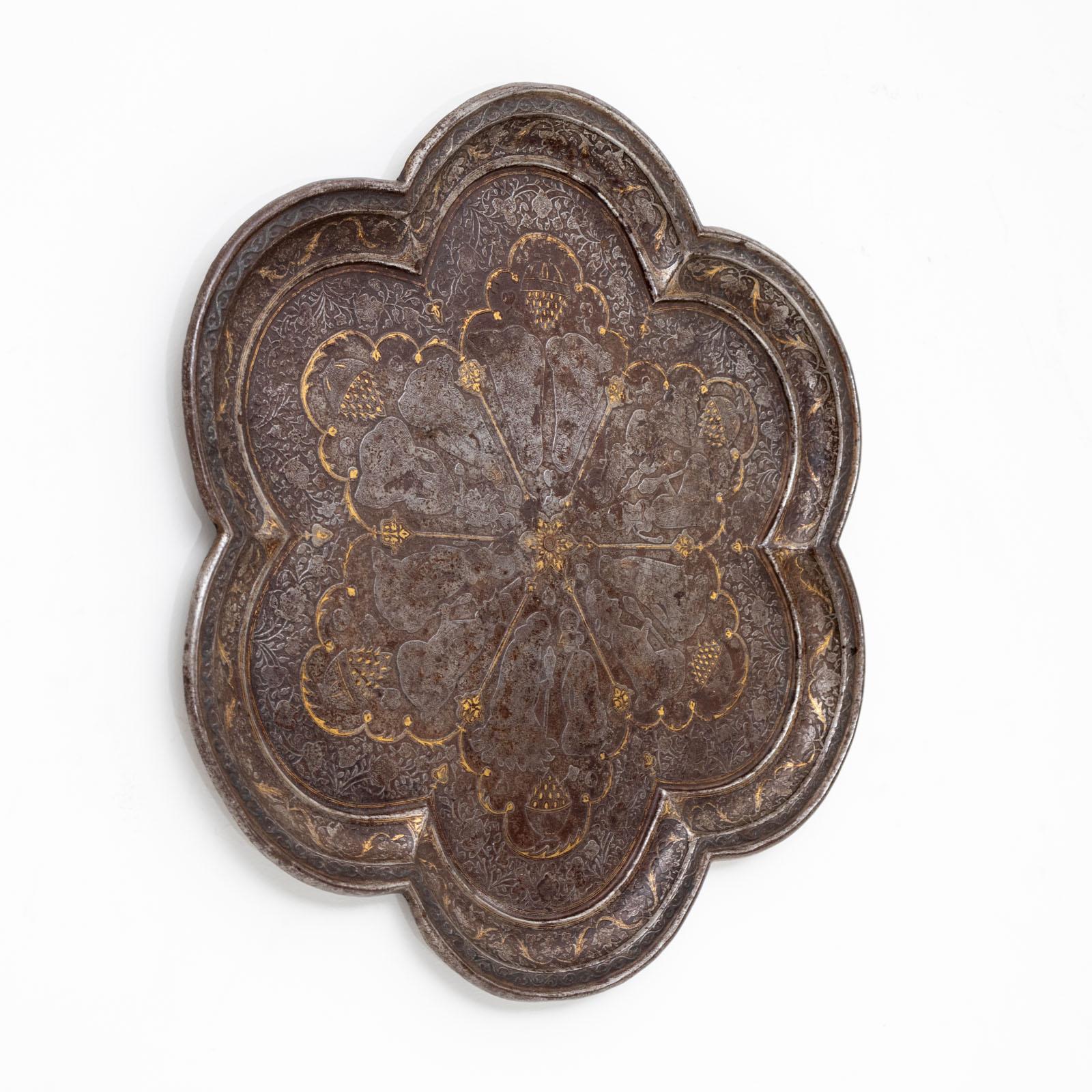 Tablett mit Goldintarsien, Persische Qajar-Periode, 19. Jahrhundert im Angebot 1