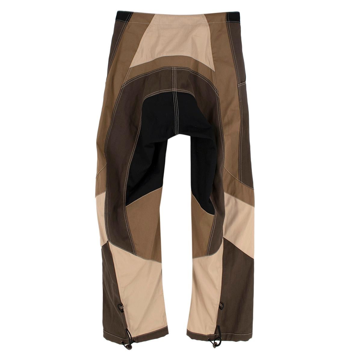 Tre by Natalie Ratabesi's panelled 'The Nina' pants are a modern take on classic cargo styles. 
Made from cotton-blend twill. Cinch the drawstring cuffs to adjust the straight-leg shape.

-Colorblock design
-Ankle length with drawstring cuffs
-Snap