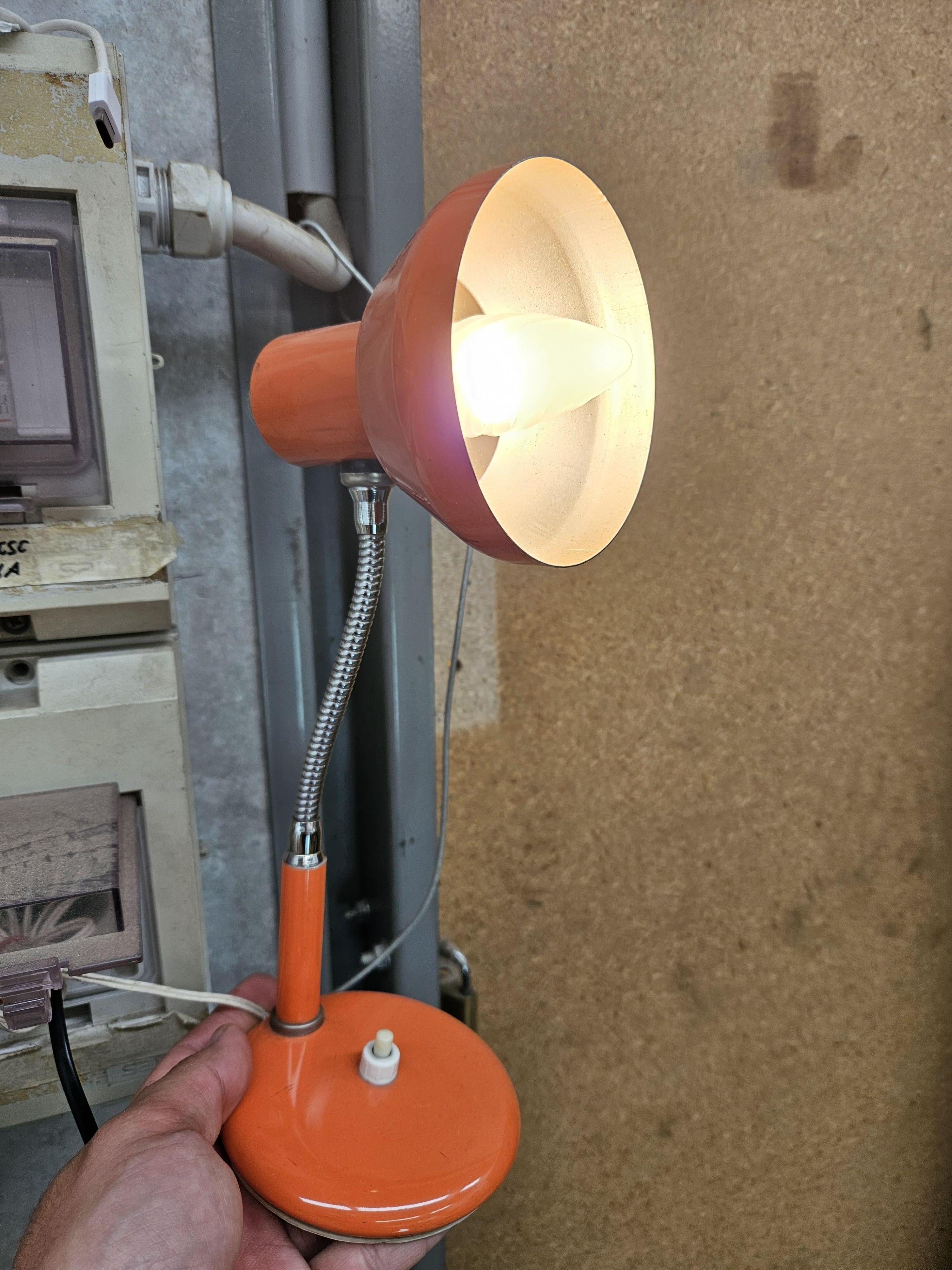 Drei metallfarbene Tischlampen aus den 1970er Jahren im Angebot 4