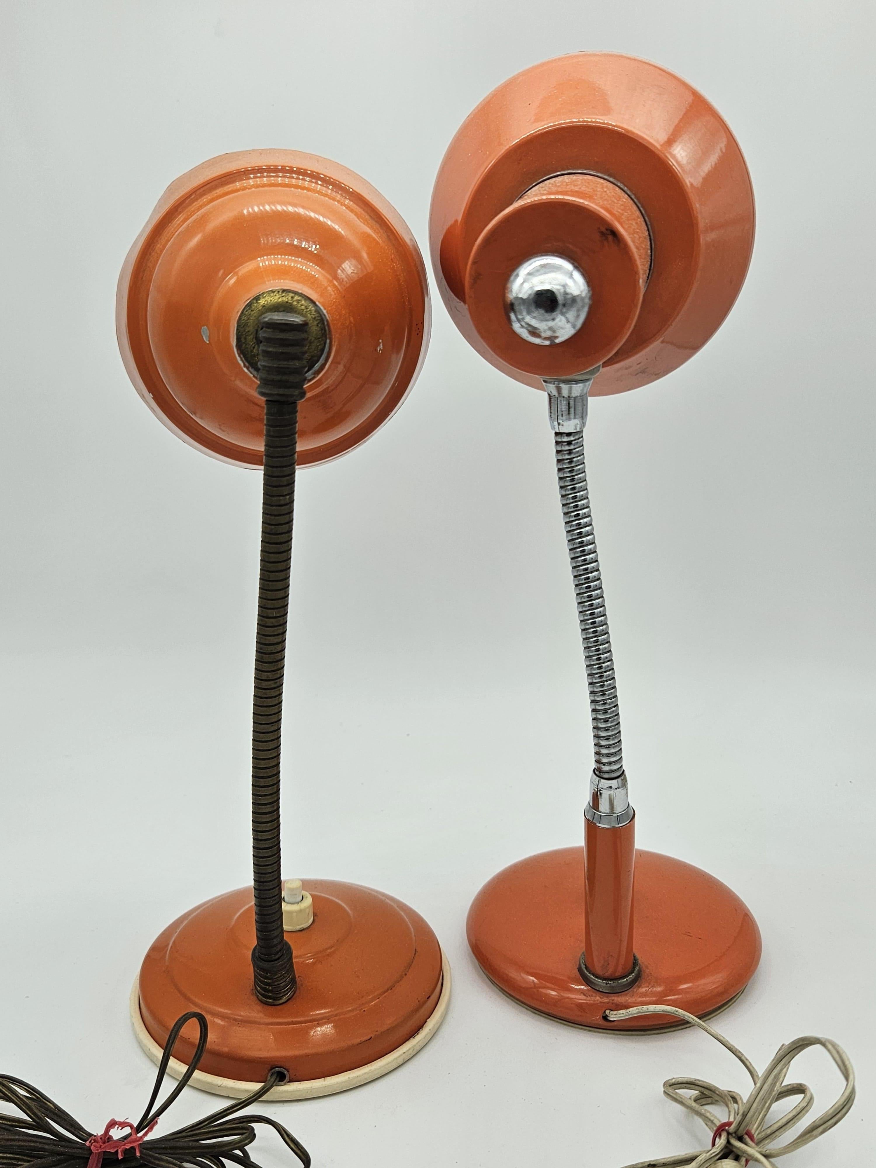 Drei metallfarbene Tischlampen aus den 1970er Jahren (Moderne der Mitte des Jahrhunderts) im Angebot