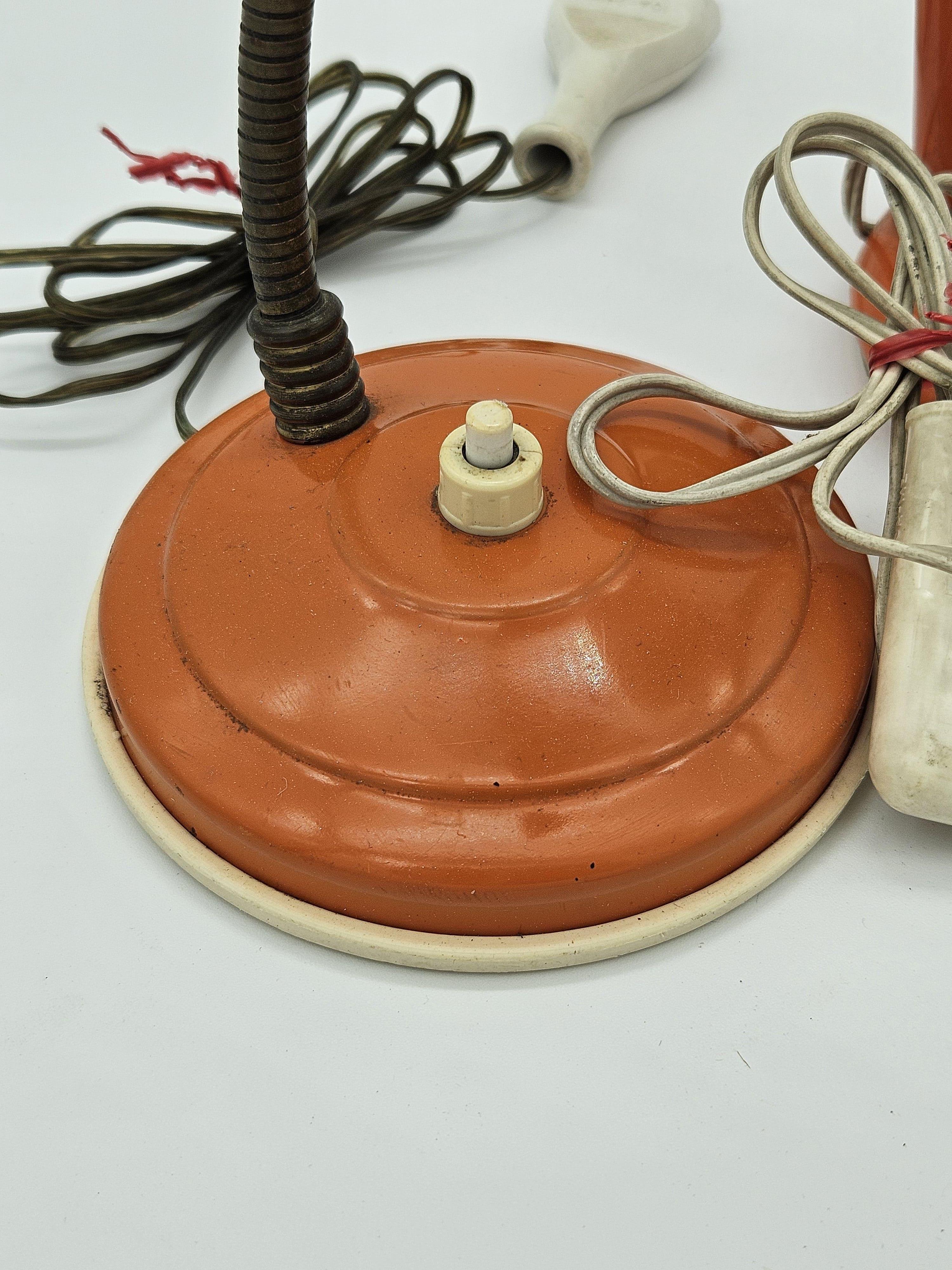 Drei metallfarbene Tischlampen aus den 1970er Jahren im Zustand „Gut“ im Angebot in Premariacco, IT