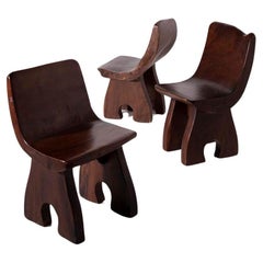 Trois chaises en bois attribuées à José Zanine Caldas, années 1950