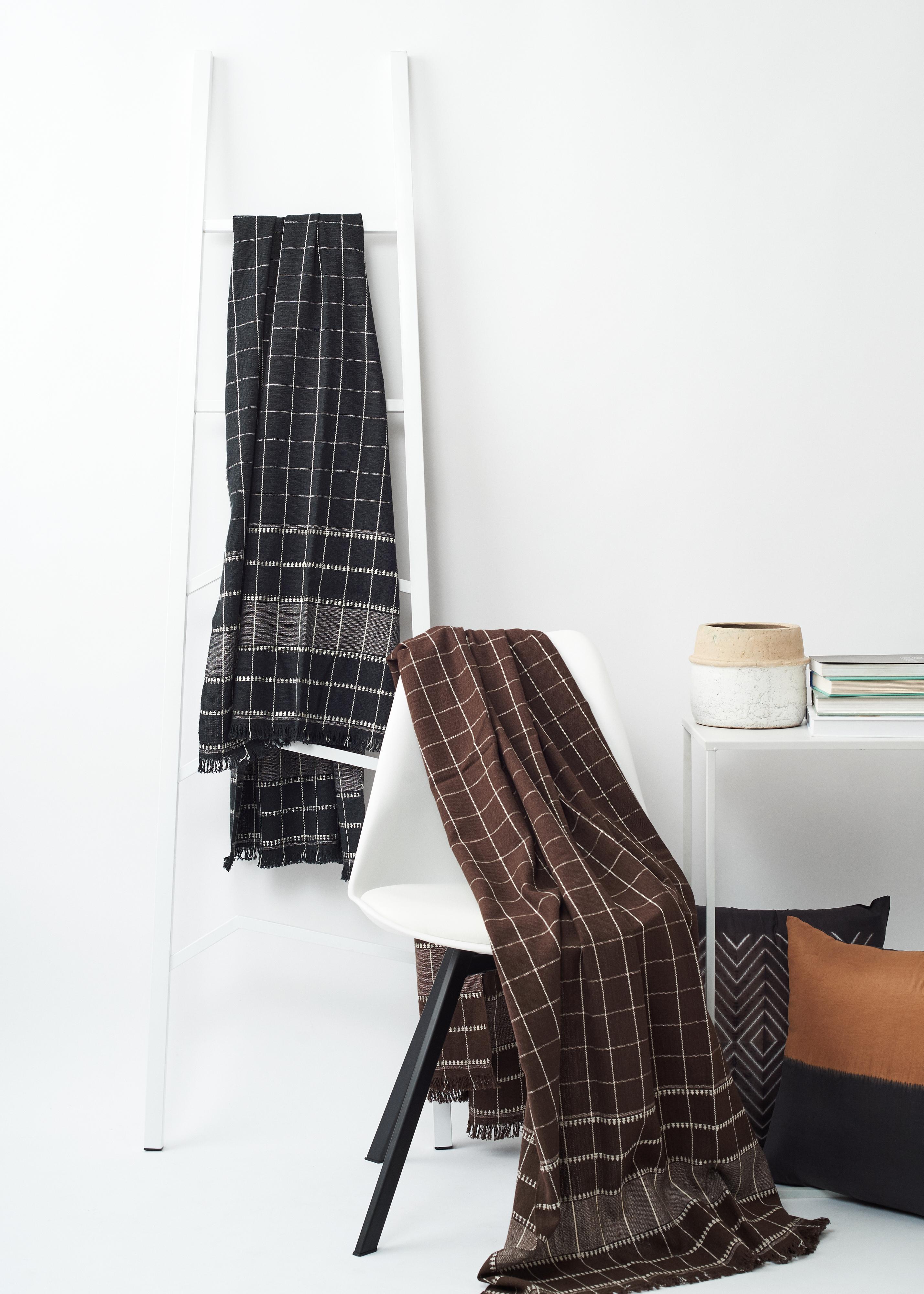 Treacle Brown Handloom Throw / Blanket In Organic Cotton In Checks Pattern For Sale 6