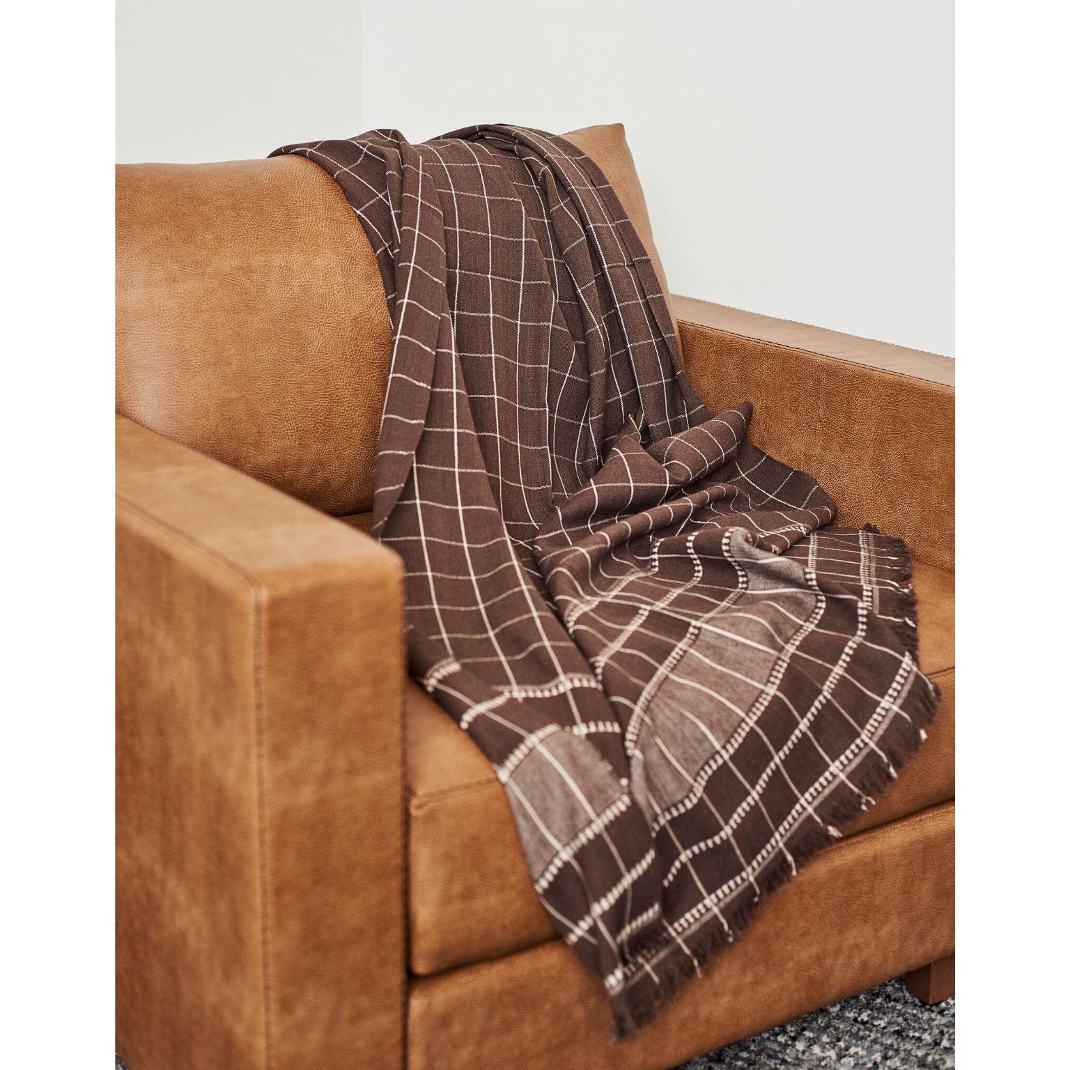 Treacle Brown Handloom Throw / Blanket In Organic Cotton In Checks Pattern In New Condition For Sale In Bloomfield Hills, MI