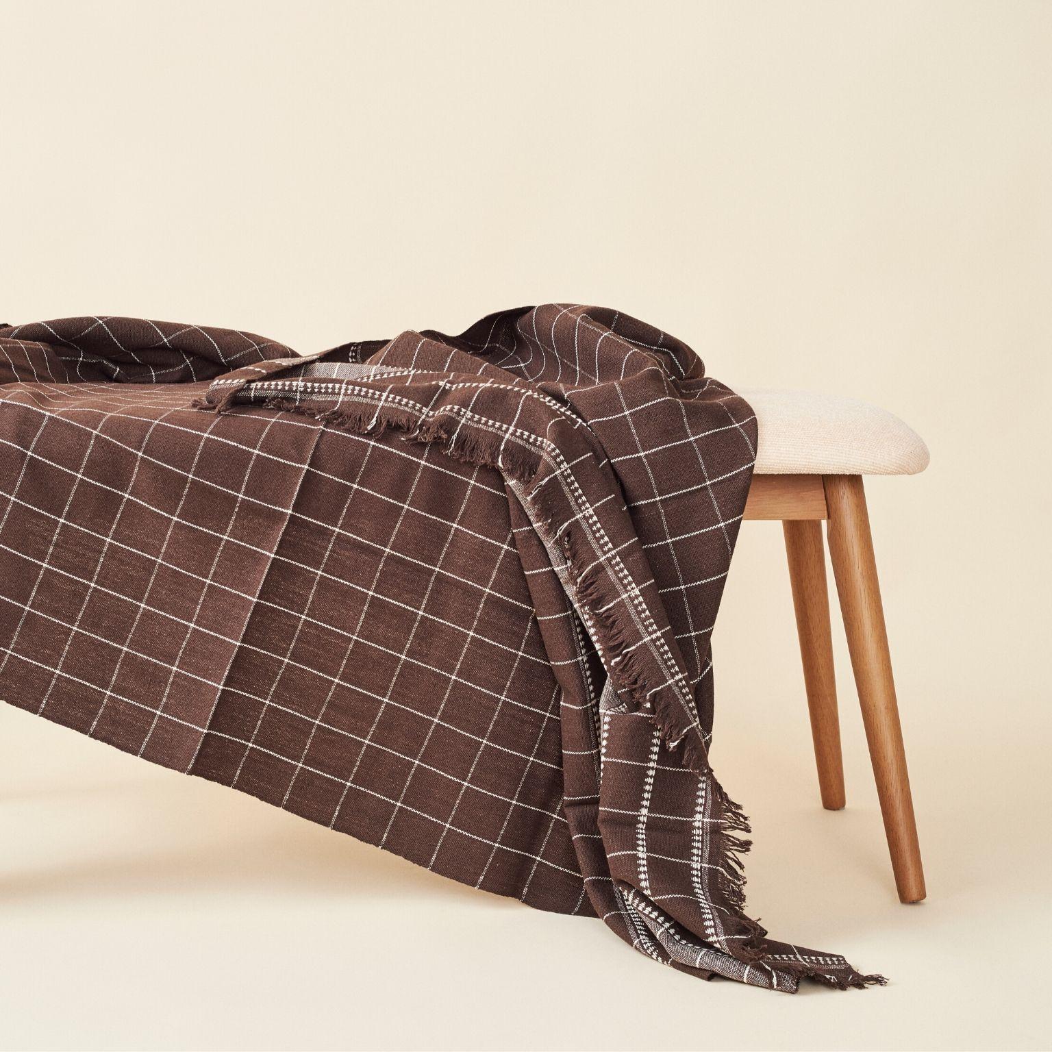 Treacle Brown Handloom Throw / Decke In Bio-Baumwolle In Karomuster (Moderne) im Angebot