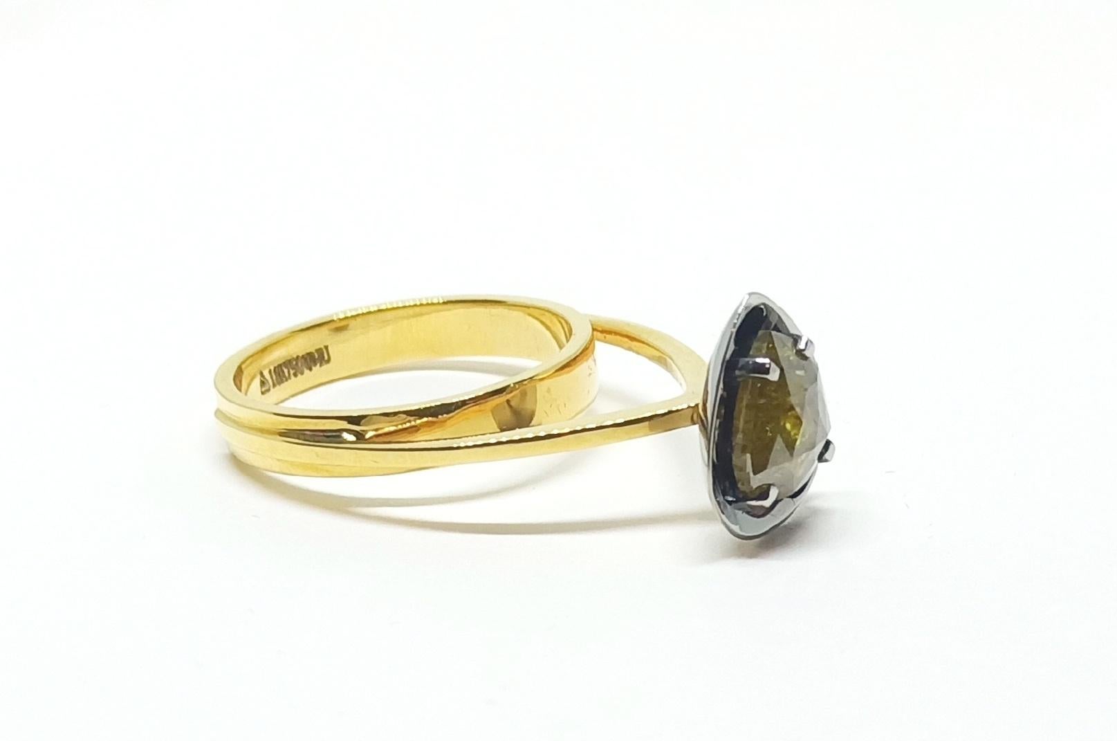 Discover Your Everyday Muse in One of a Kind Colored Diamond Yellow Gold Ring For Sale 4