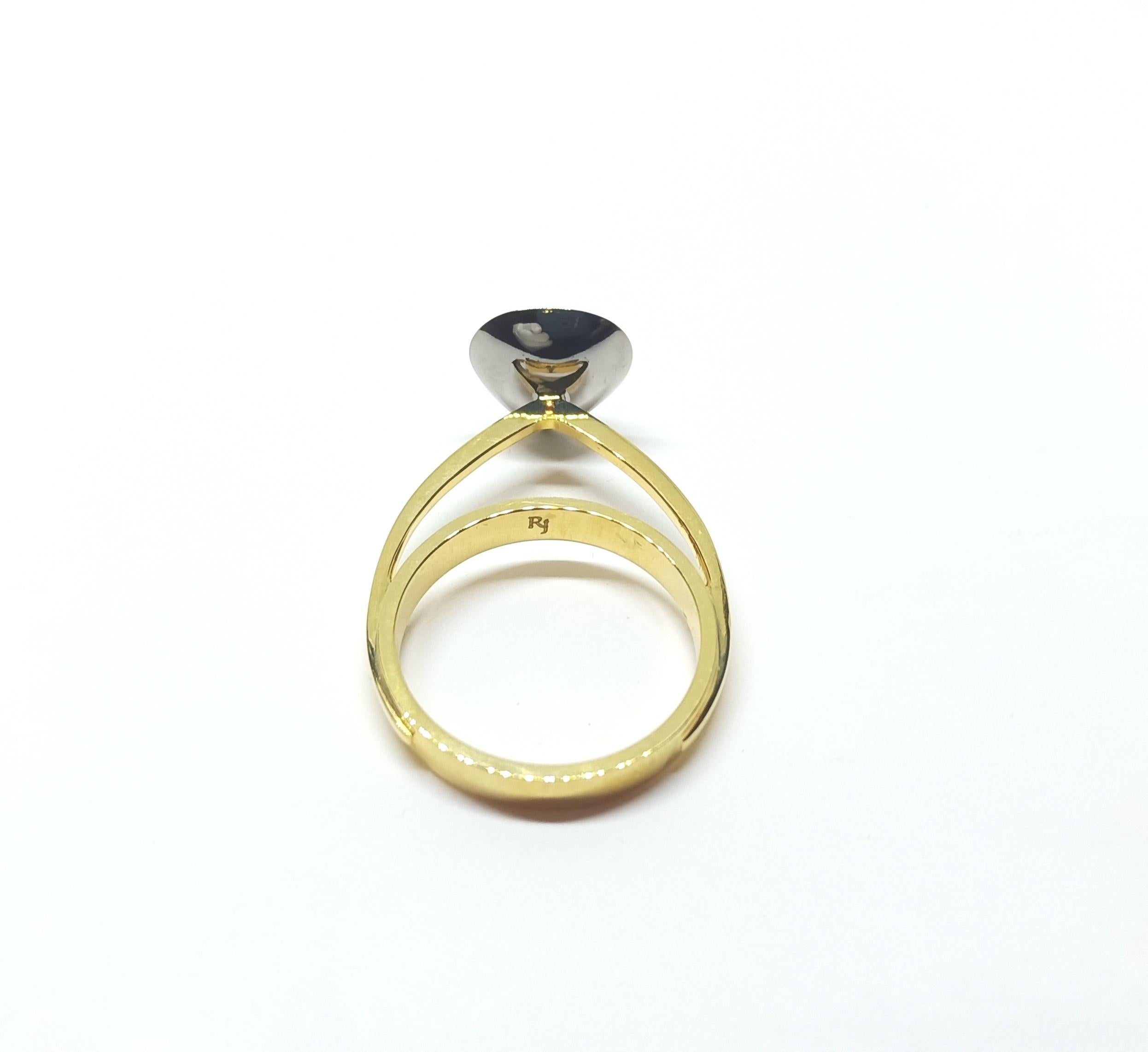 Discover Your Everyday Muse in One of a Kind Colored Diamond Yellow Gold Ring In New Condition For Sale In NEW DELHI, IN