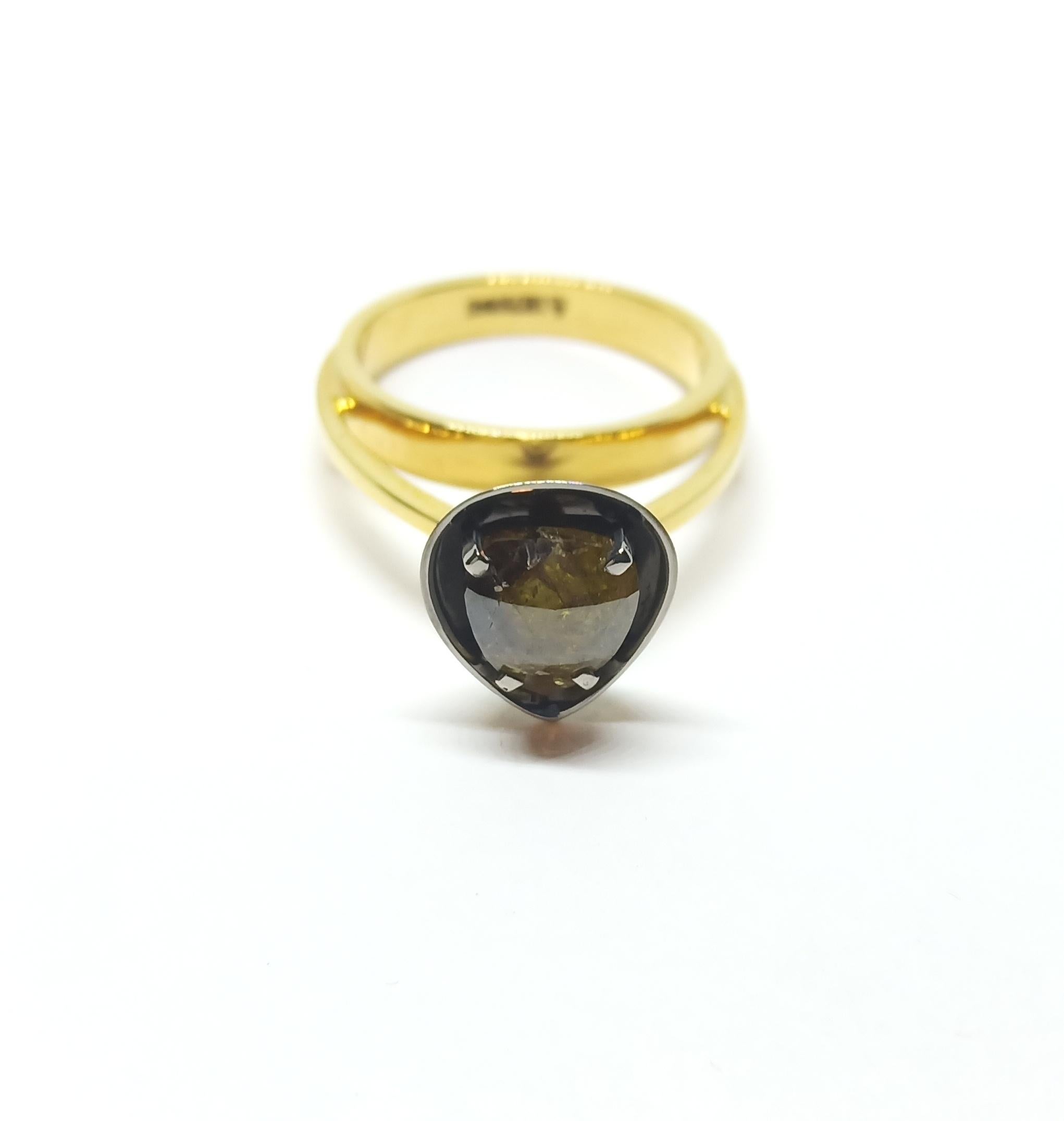 Women's Discover Your Everyday Muse in One of a Kind Colored Diamond Yellow Gold Ring For Sale
