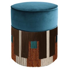 Pouf Tesoro in velluto blu con frange marroni di Lorenza Bozzoli