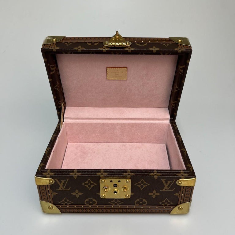 Louis Vuitton Ribbon Jewelry Boxes & Organizers