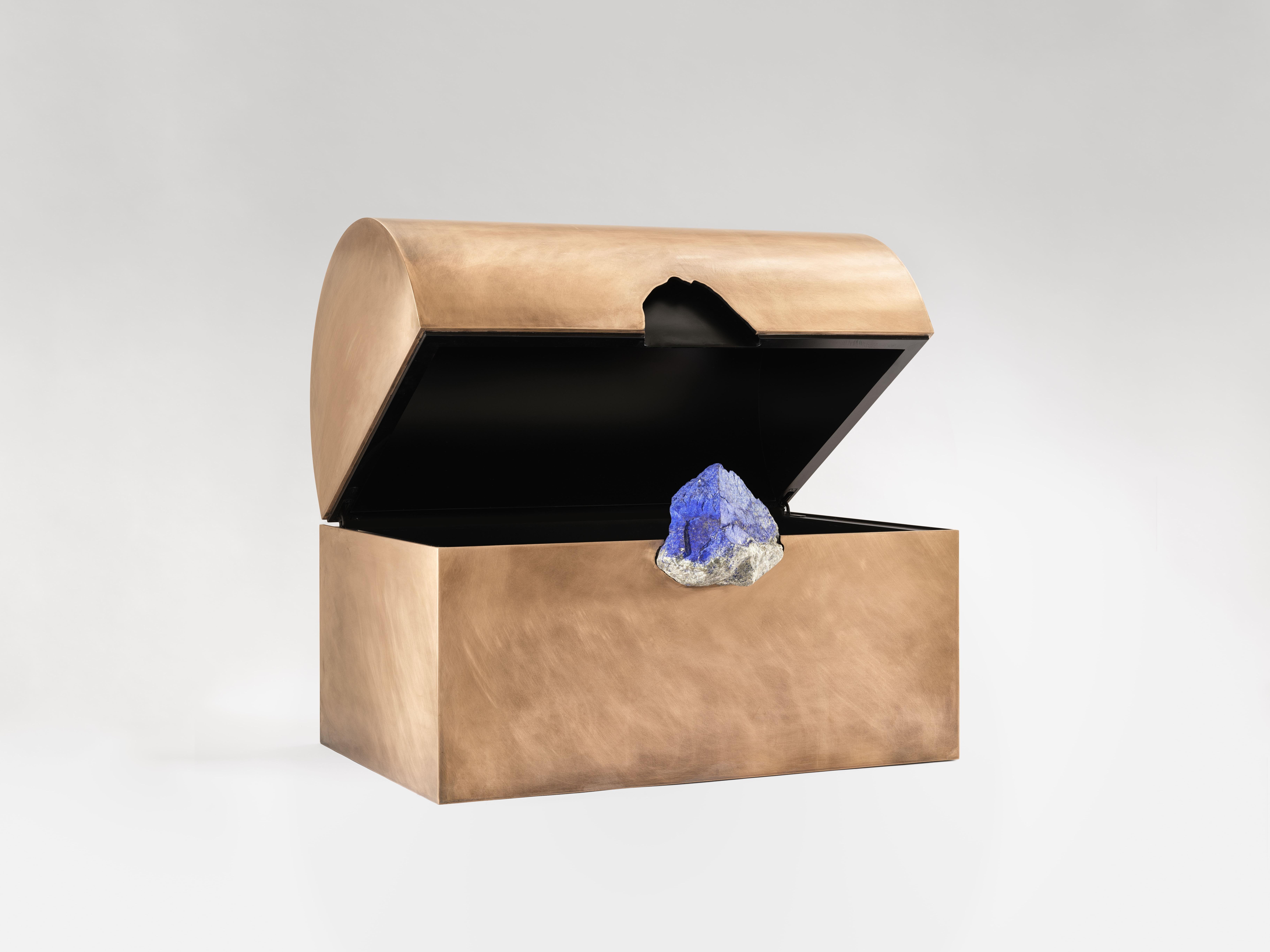 Belga Unico Treasure Chest in bronzo patinato con pietra grezza di Pierre De Valck in vendita