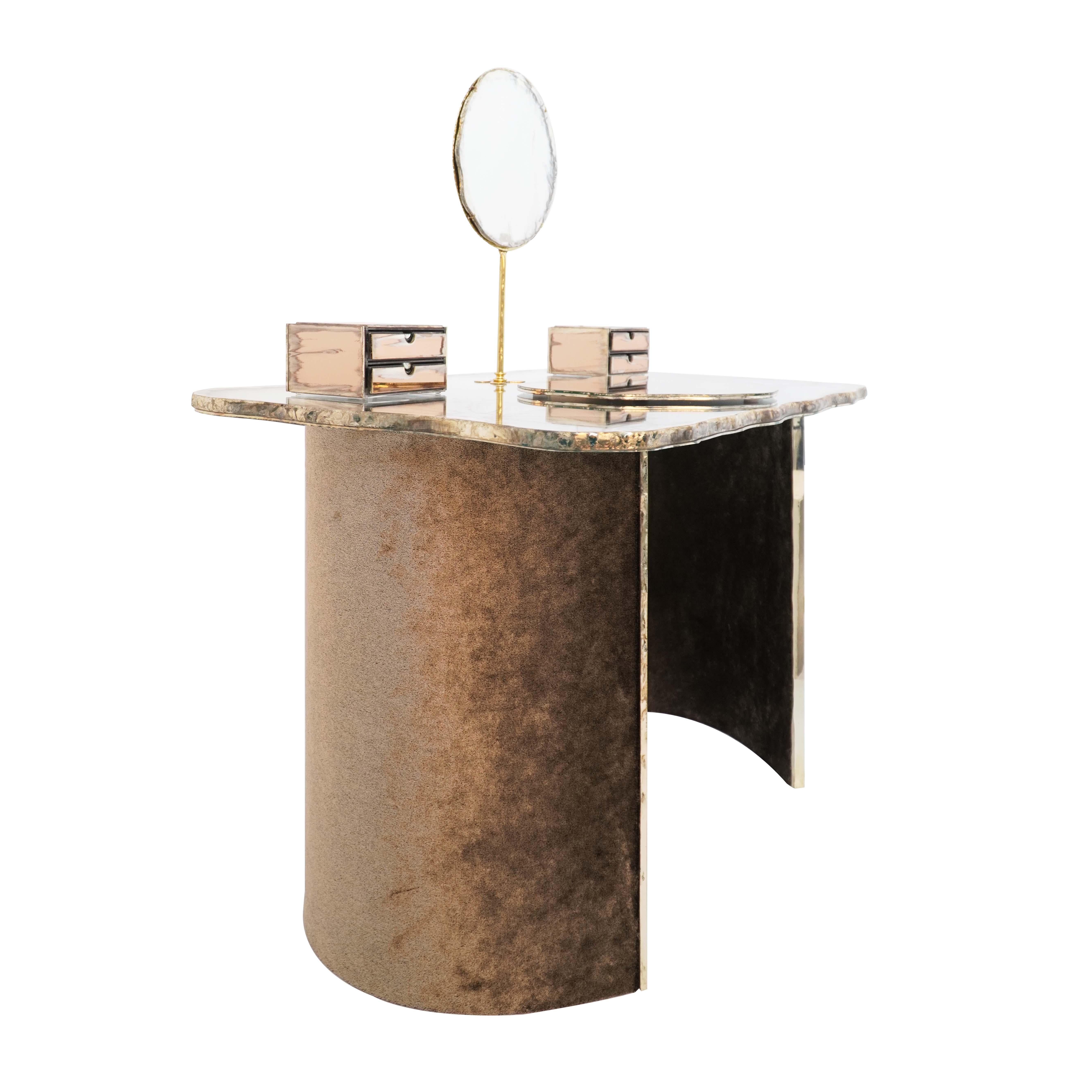 TREASURE das Meisterwerk Waschtisch

Wir stellen Ihnen Sabrinas atemberaubenden, einzigartigen Waschtisch vor. 

Treten Sie ein in eine Welt der Eleganz mit unseren exquisiten Designs, 
sorgfältig hergestellt, um Ihr Zuhause zu verzaubern und zu
