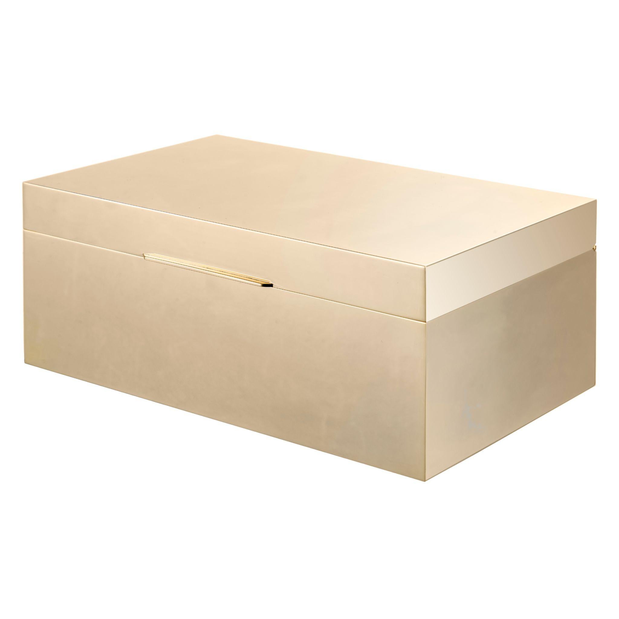 Discover the perfect rectangular brass box with a zippered top for your treasures! This high-quality box is perfect for storing jewelry, trinkets, and other small items. With its elegant design and sturdy construction, it's sure to become a