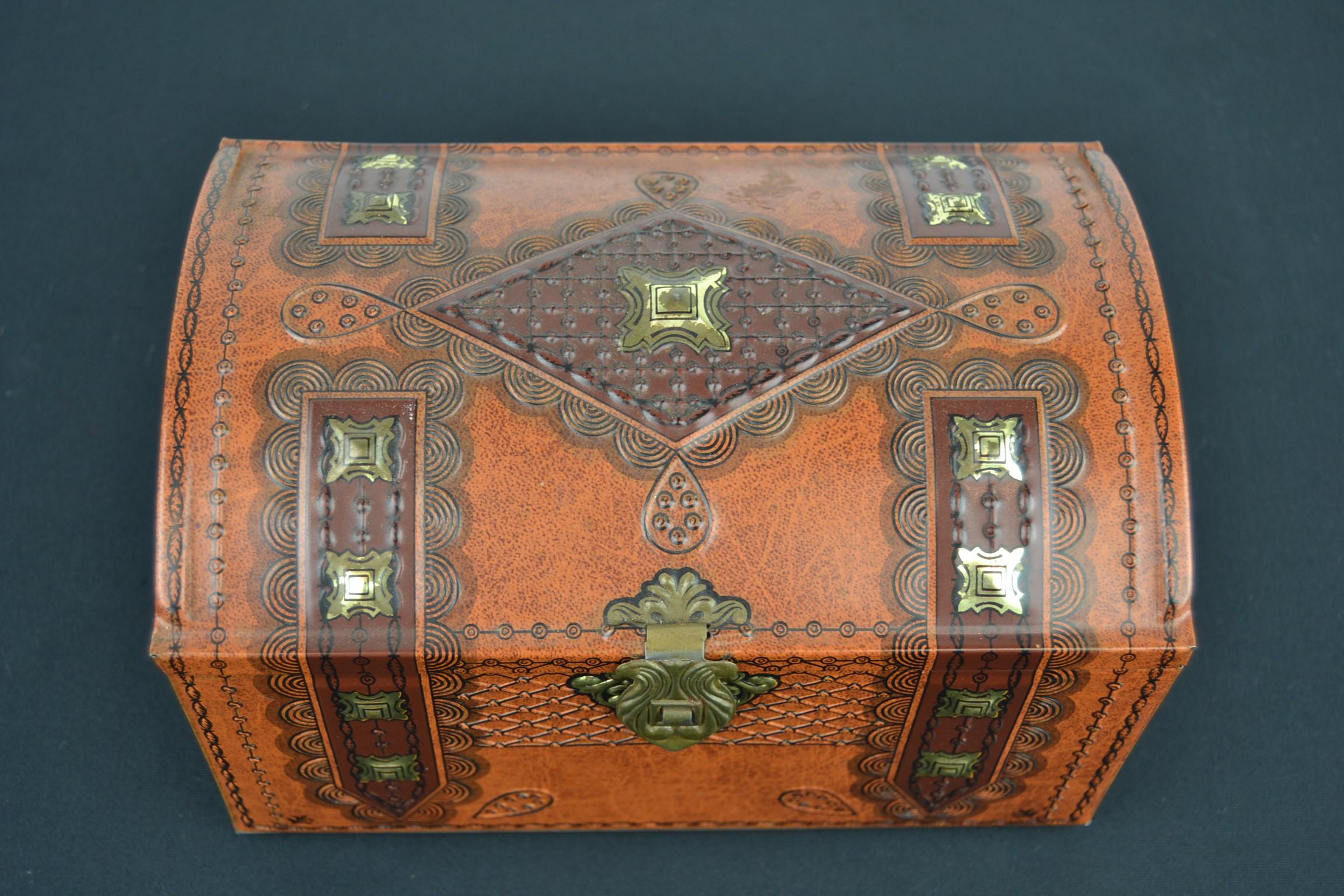 Treasury Tin or Coffer Tin with Lion Heads, 1950s For Sale 8