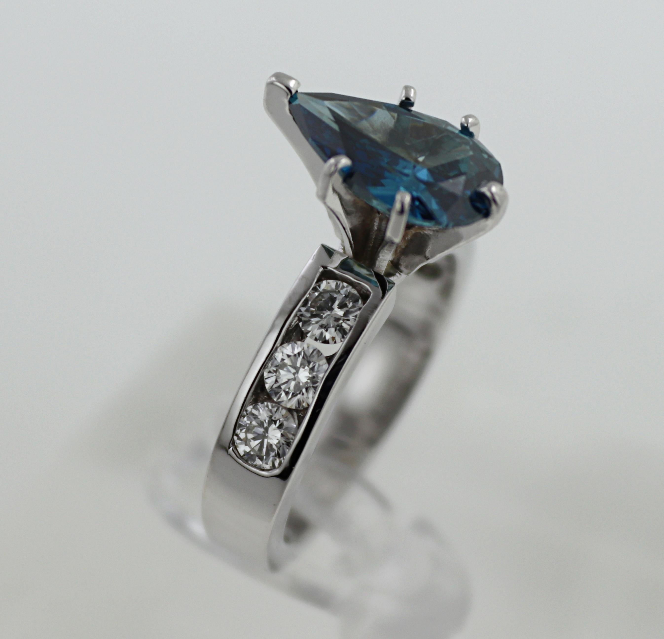 Natürlicher behandelter blauer Diamant, Diamantring 14k Weißgold (Kunsthandwerker*in) im Angebot