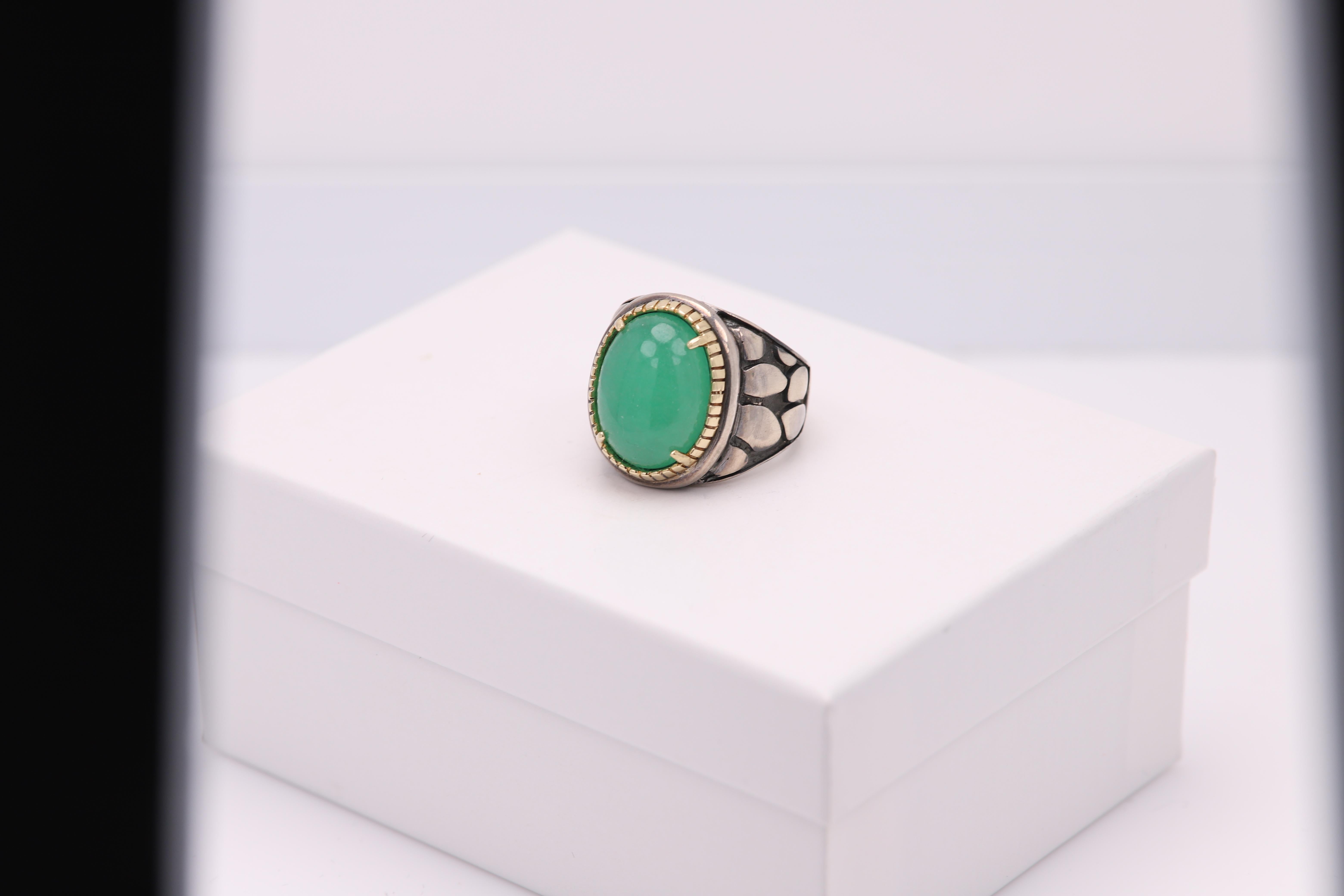 Vintage Ring with a Brilliant Treated Jade stone
Cabochon cut.
The stone is natural but treated with color(it is and was common to do so)
Approx size 16 x 12 mm
Mostly Sterling Silver 925 and the bezel is solid 18k yellow gold.
Well craftsmanship -
