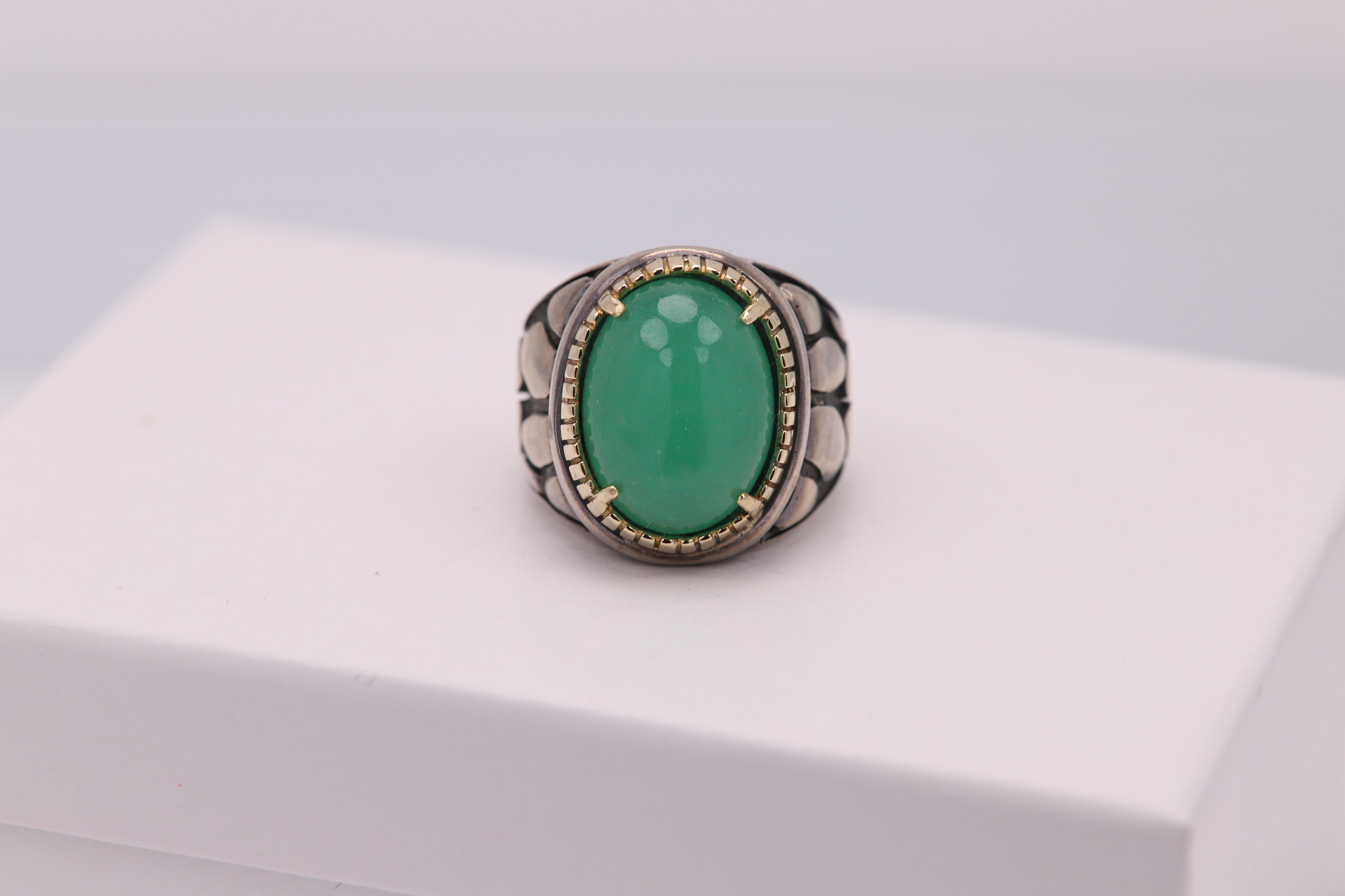 da uomo o donna Natural Jade Ring Sterling Silver 925 and 18 Karat Gold Green Jade Jewelry in vendita