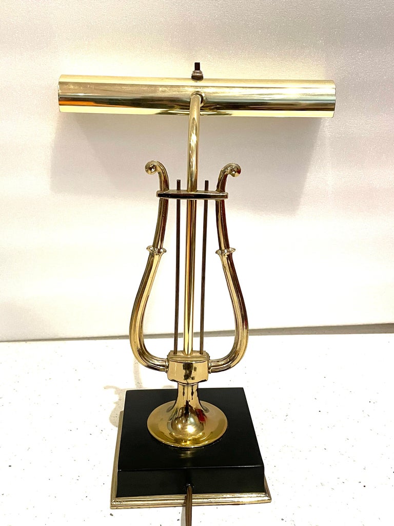 Mid-Century Modern Treble Clef Piano Desk Lamp in Brass & Black Enameled Base by Laurel Lighting For Sale