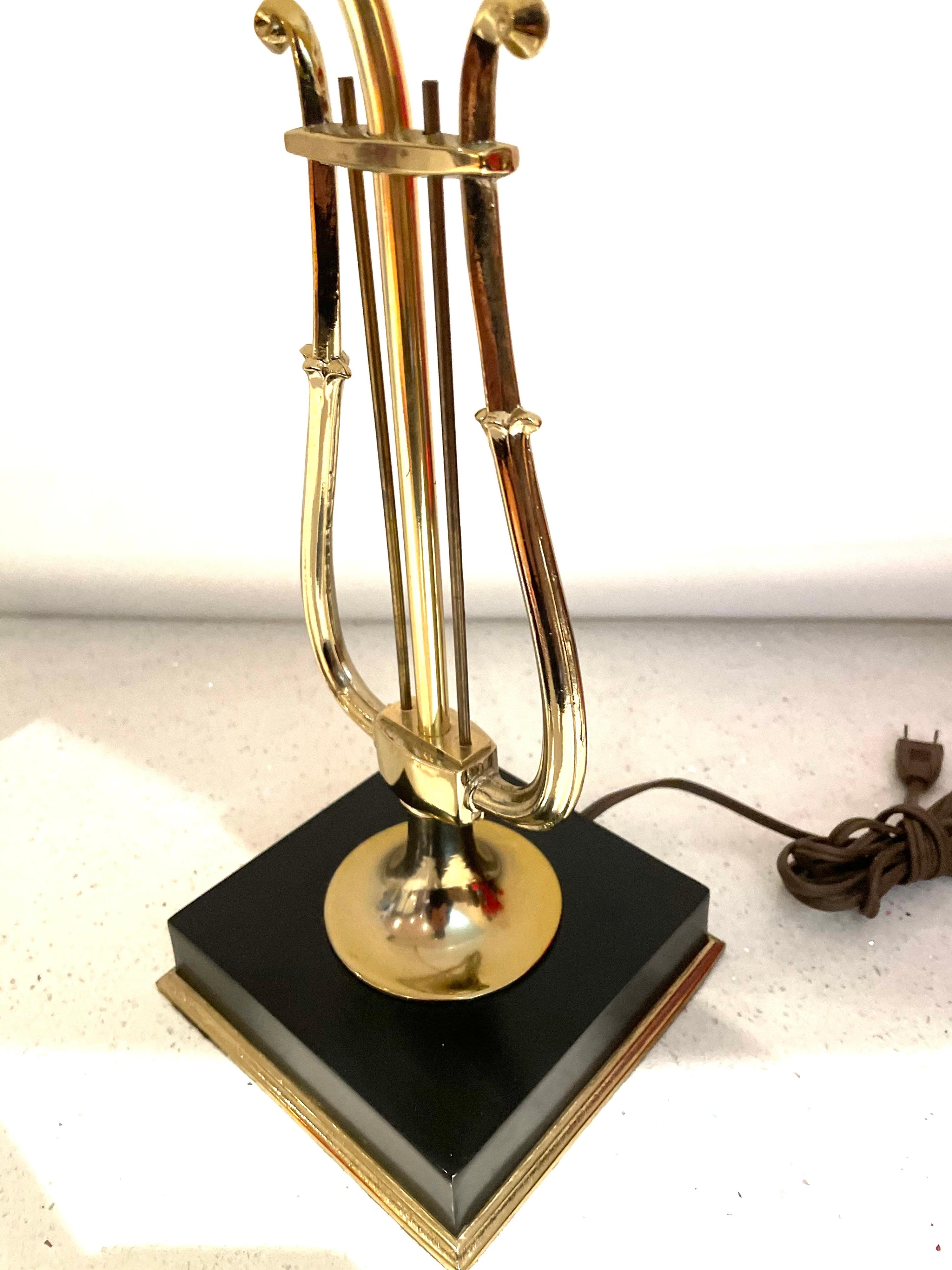 American Treble Clef Piano Desk Lamp in Brass & Black Enameled Base by Laurel Lighting